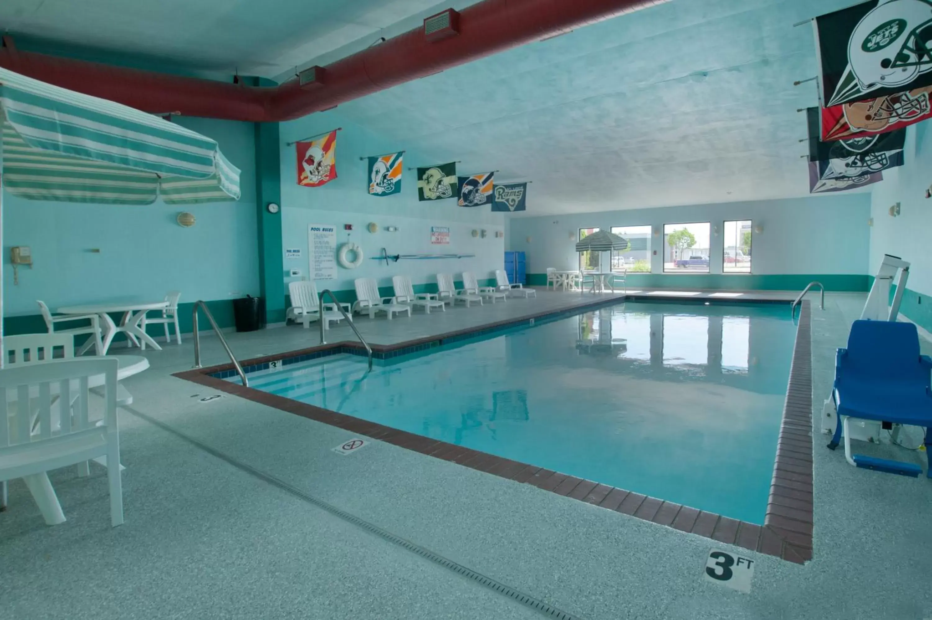 Swimming Pool in Quality Inn Stadium Area