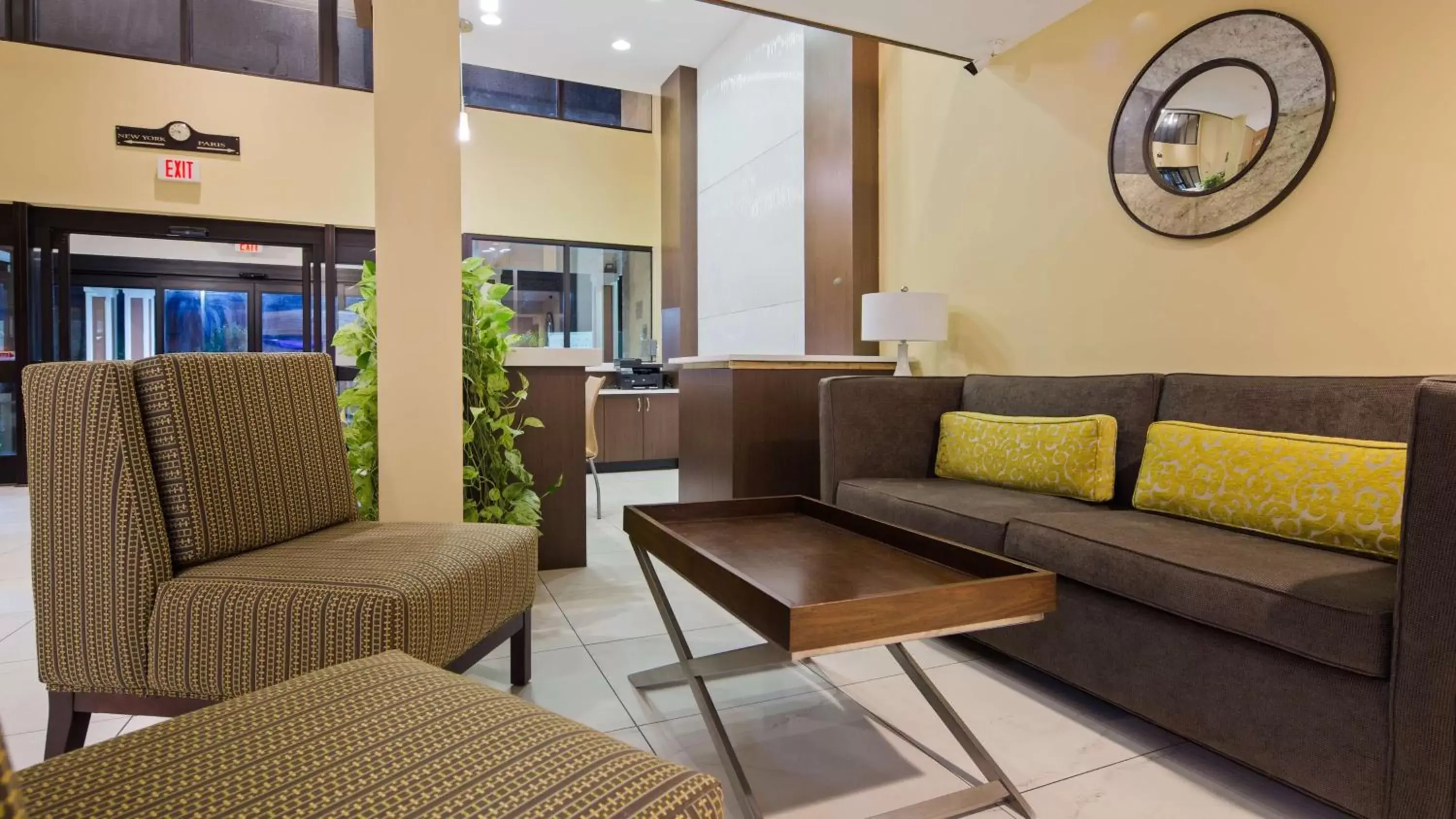 Lobby or reception, Seating Area in Best Western Oakbrook Inn