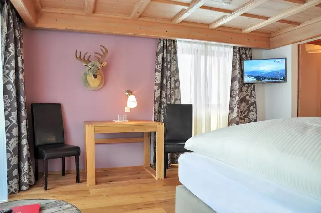 Bedroom, TV/Entertainment Center in Hotel Seelos