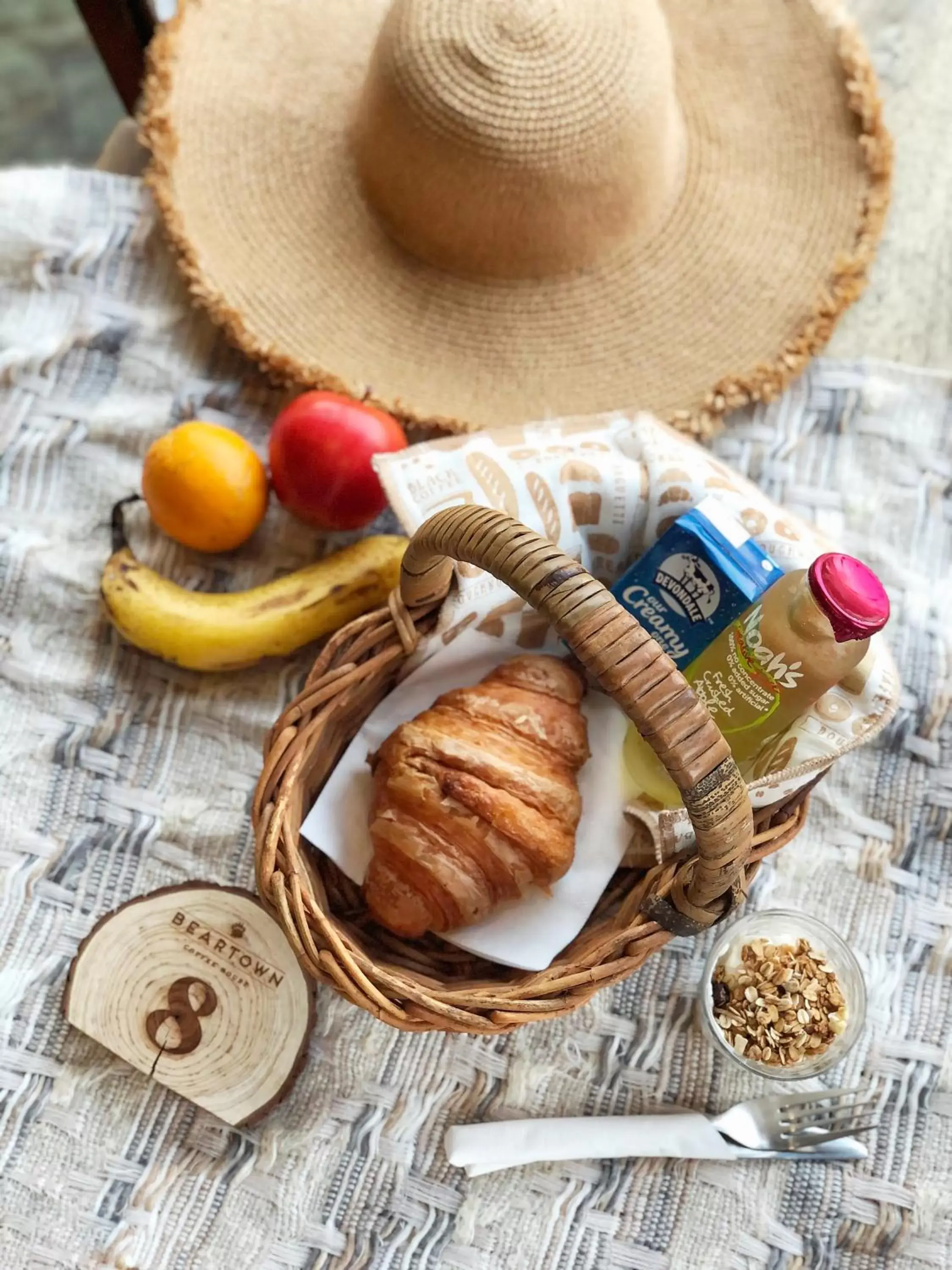 Food and drinks in Gabba Central Apartments