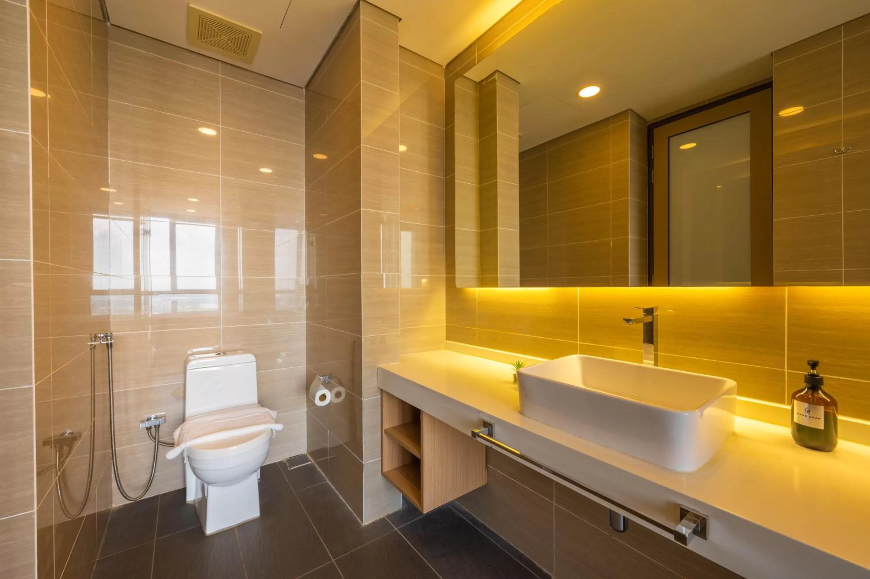 Toilet in Greystone 99 Suites