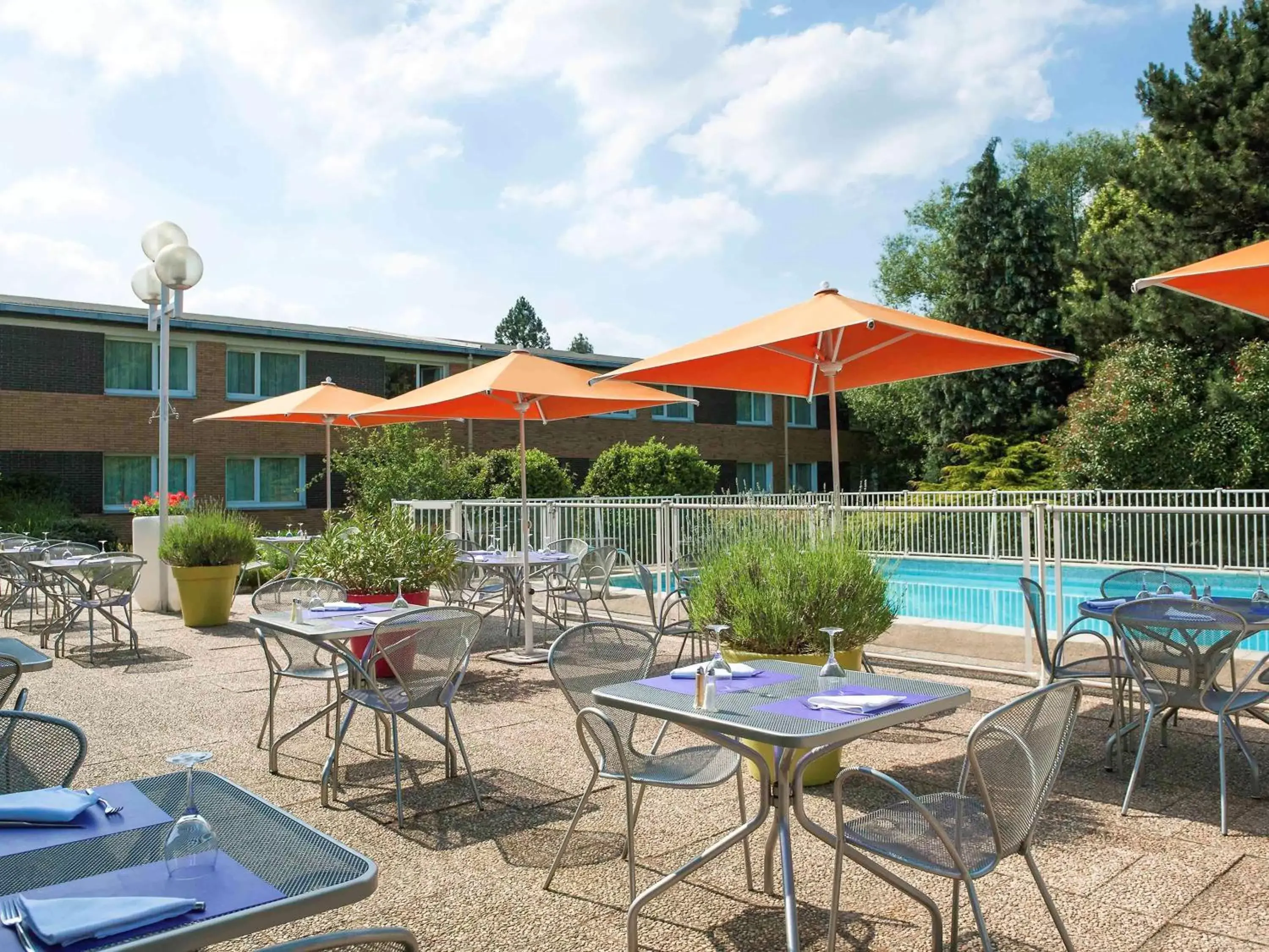 Restaurant/places to eat, Swimming Pool in Novotel Metz Amnéville