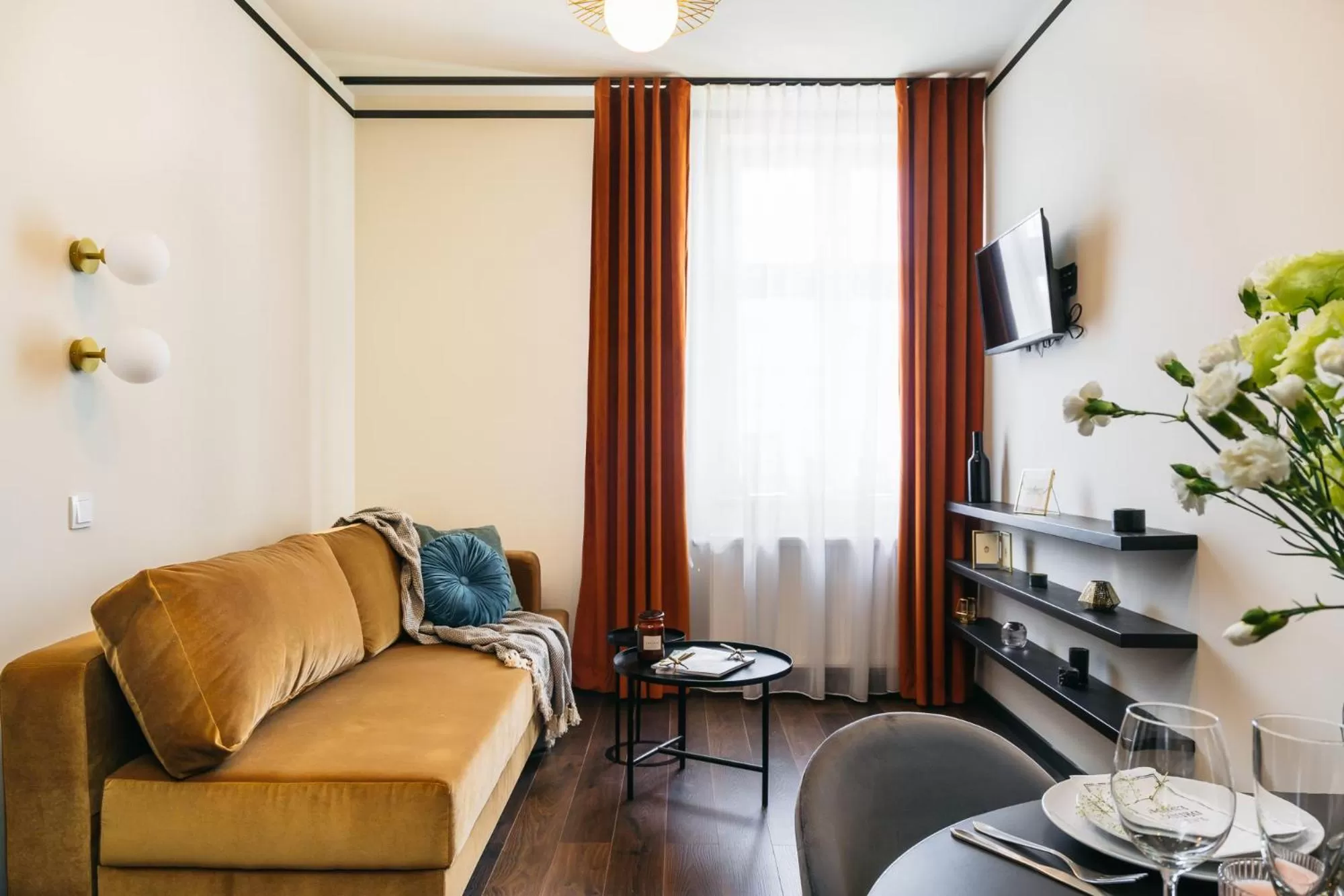 TV and multimedia, Seating Area in Estery12 by Loft Affair