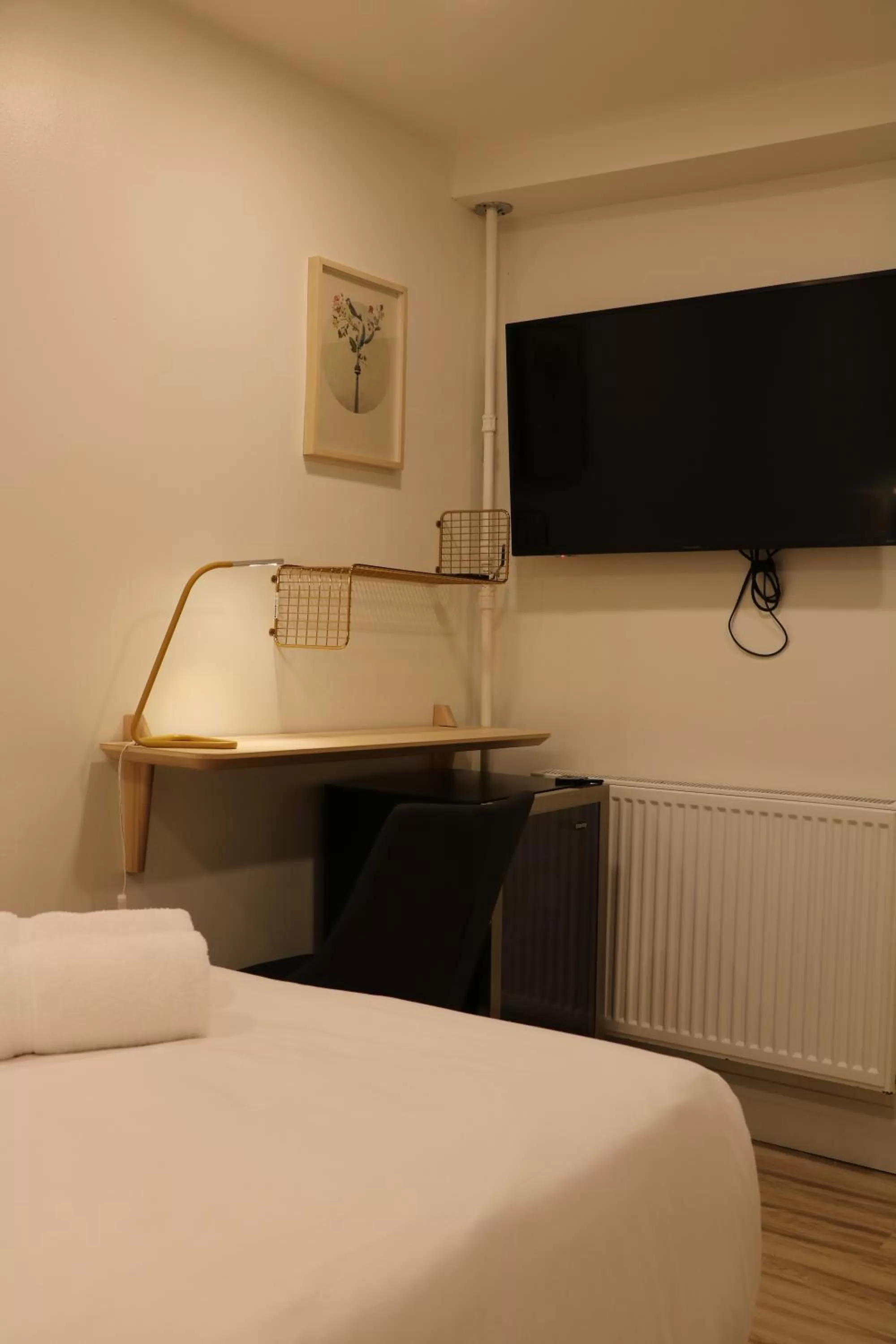 TV and multimedia, TV/Entertainment Center in Pembroke Inn