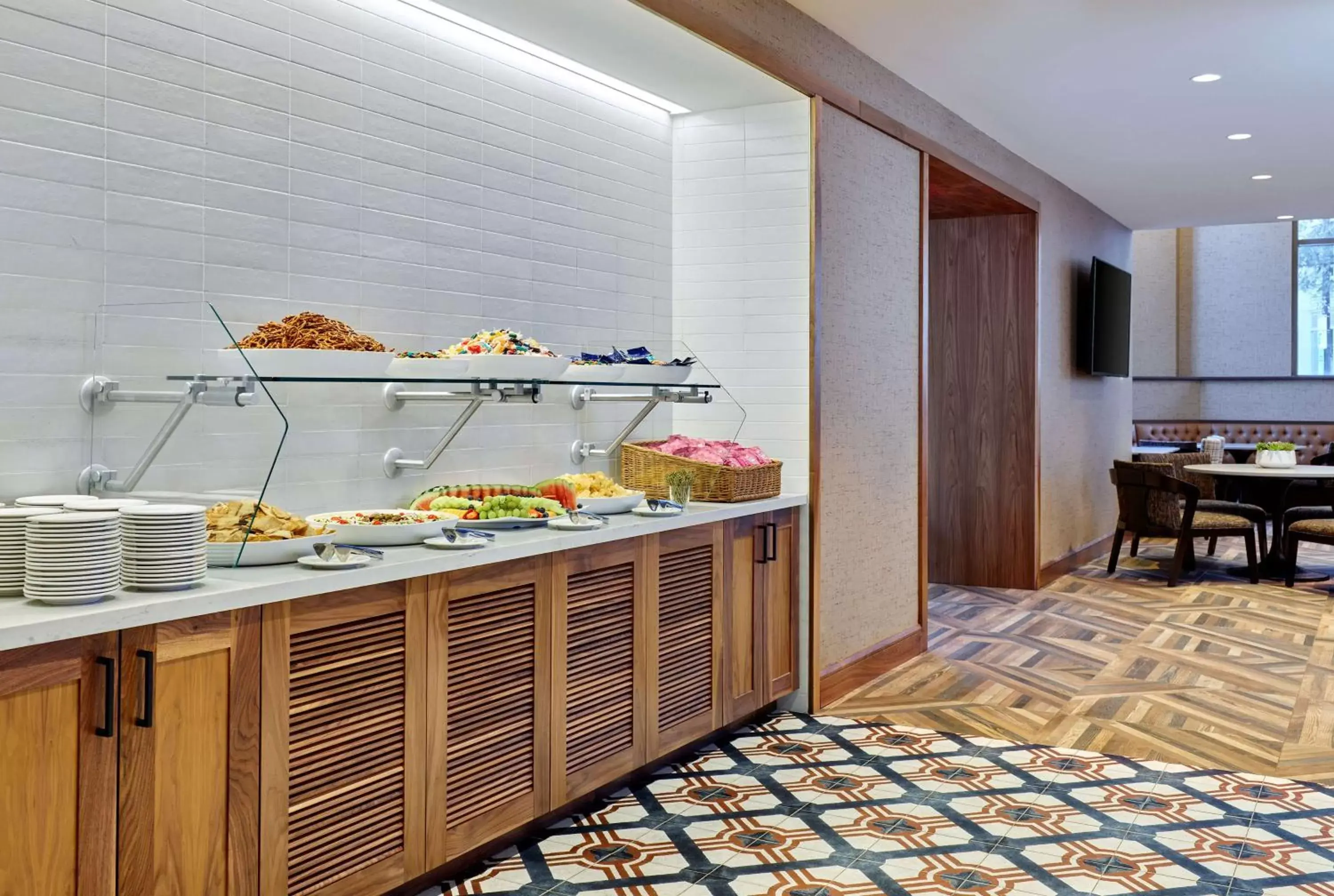 Dining area in Embassy Suites by Hilton Washington DC Convention Center