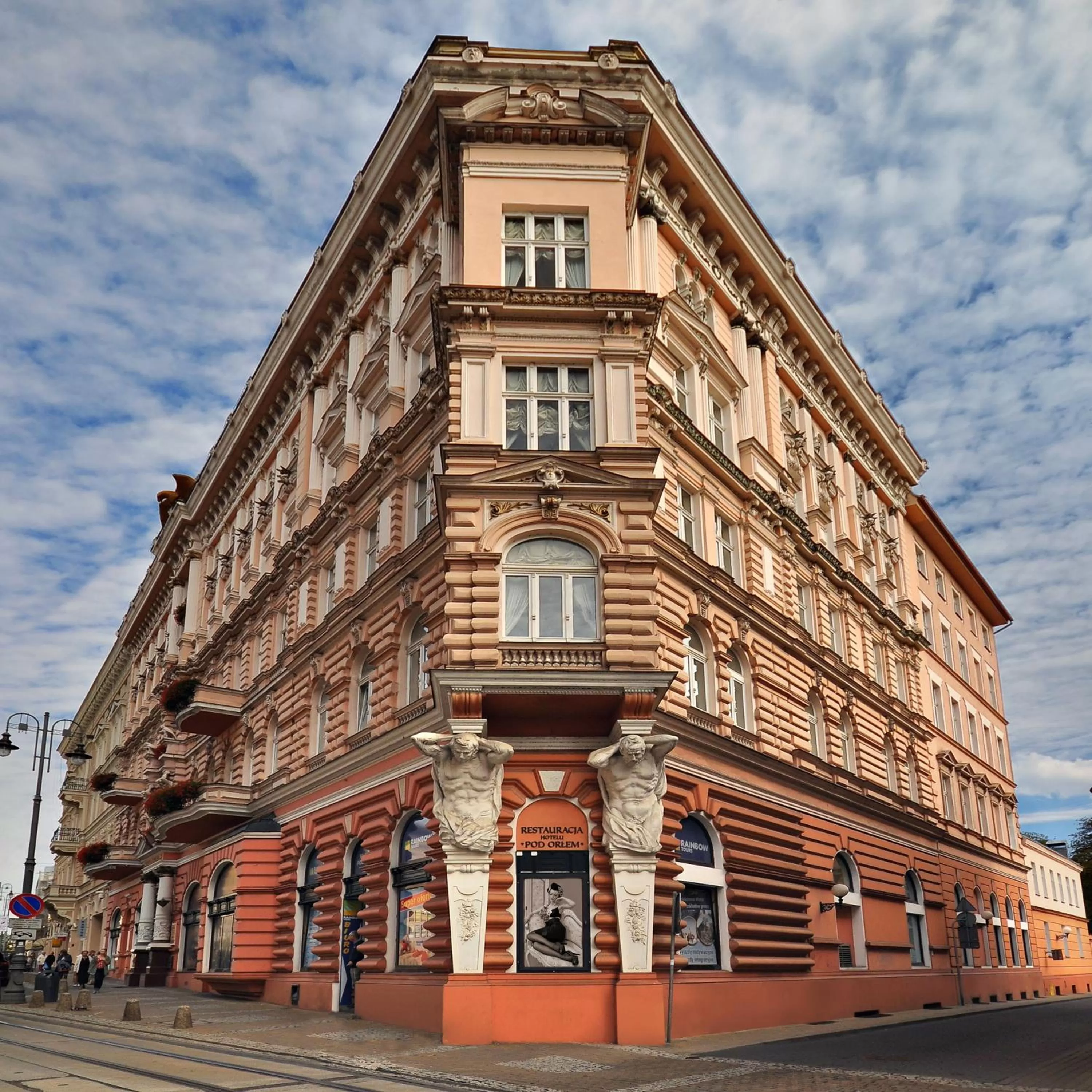Facade/entrance in Focus Hotel Premium Pod Orłem