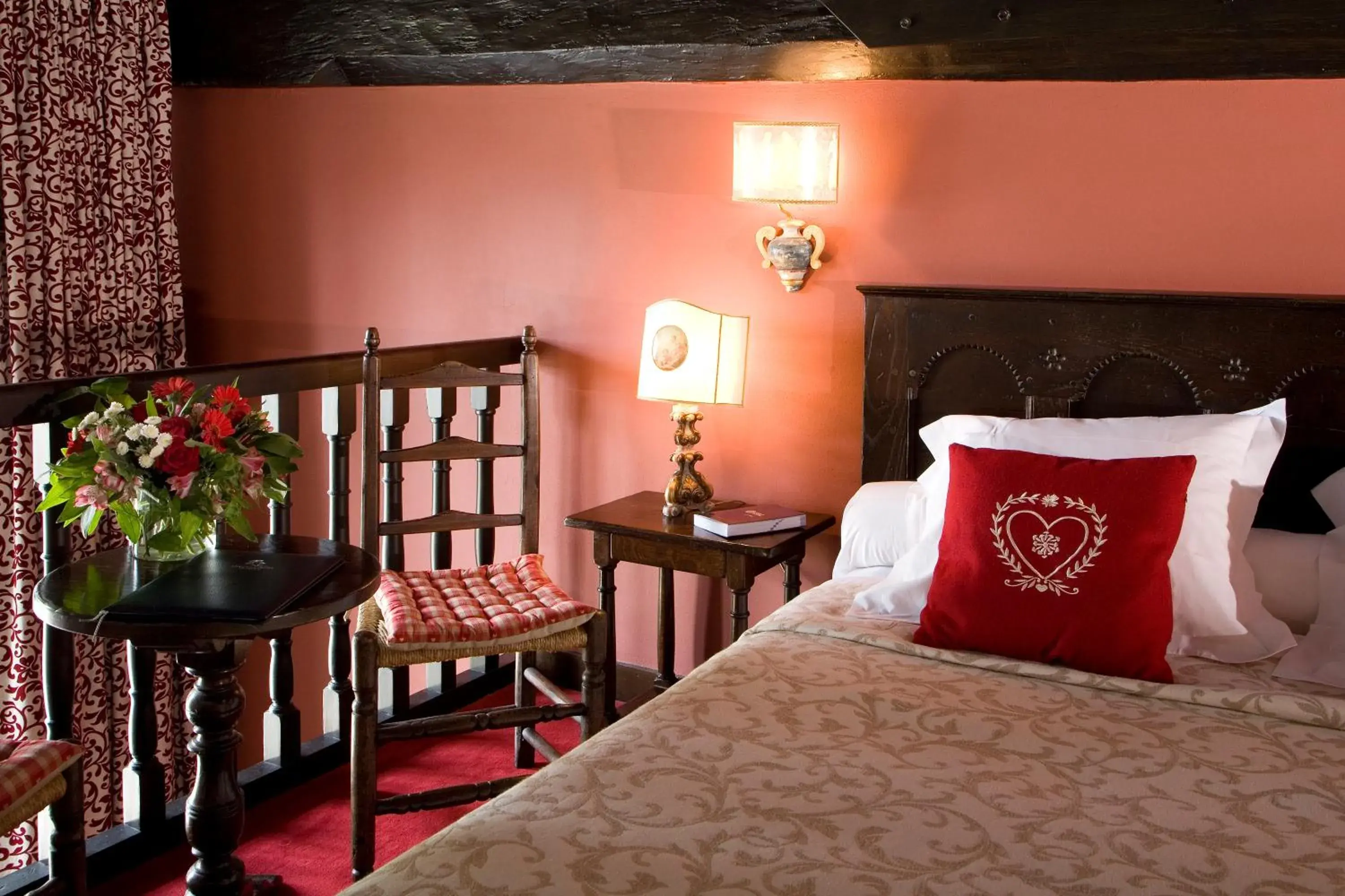 Bed in Grand Hôtel de l'Abbaye