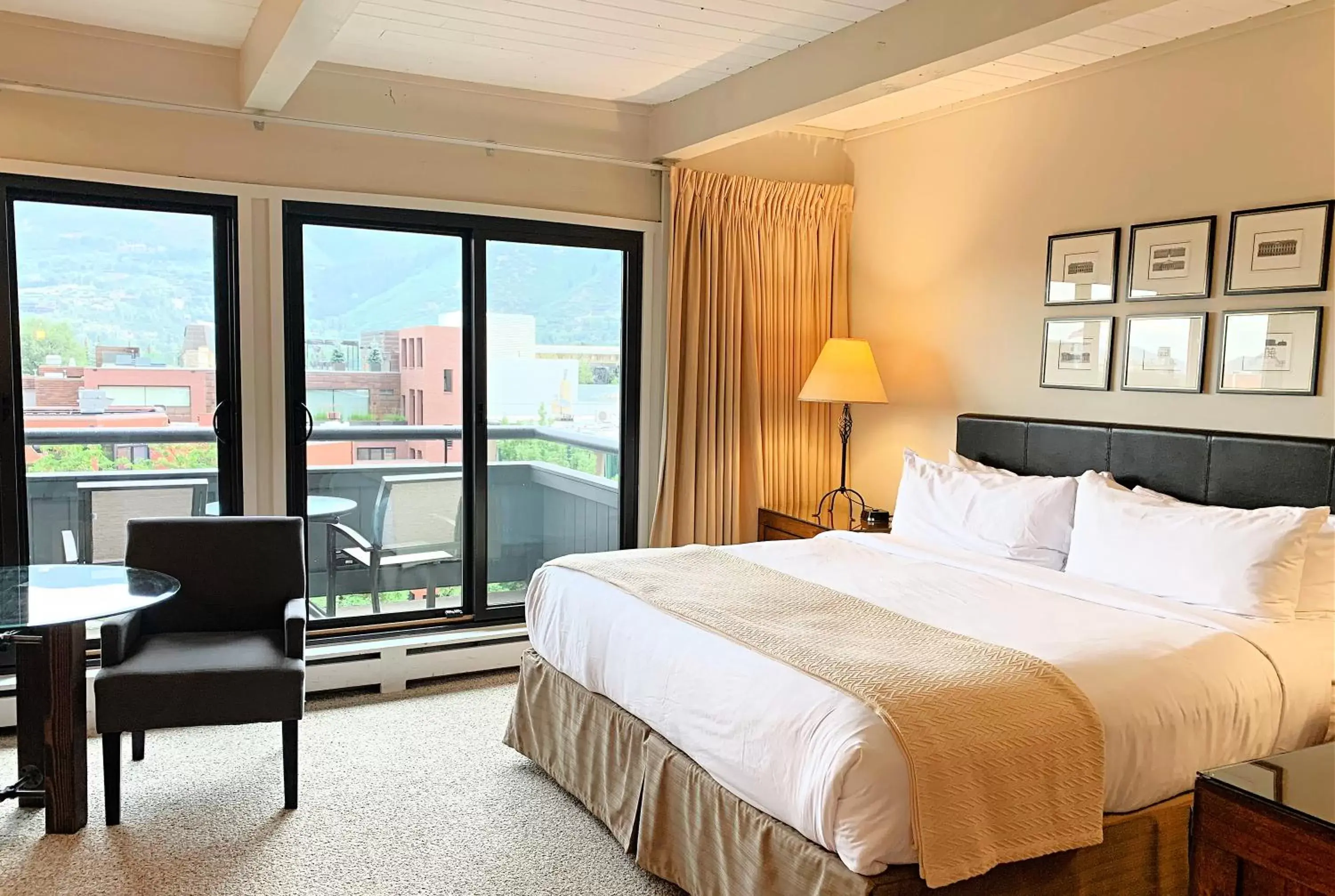 Bed in Aspen Square Condominium Hotel