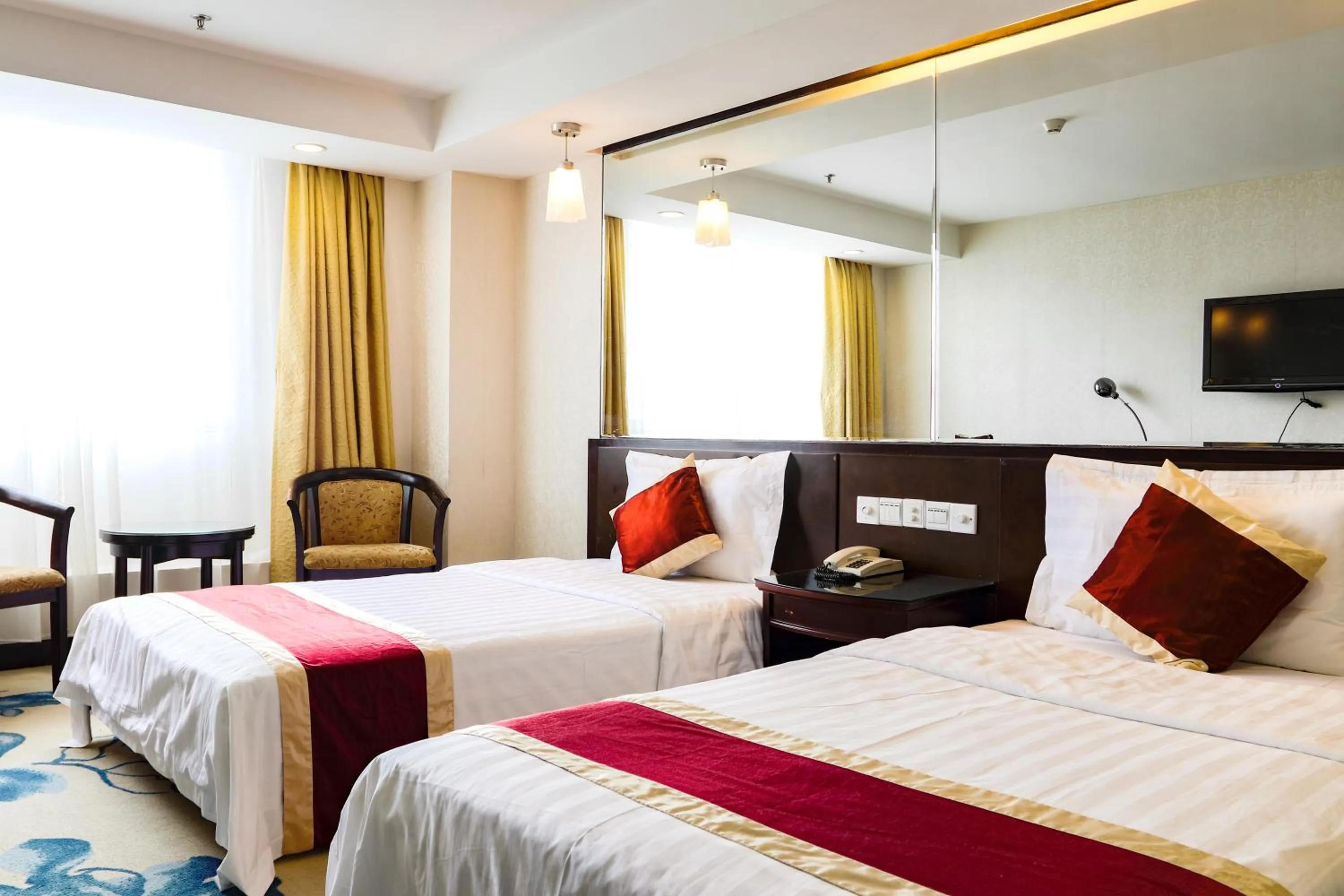 bunk bed in New World Hotel