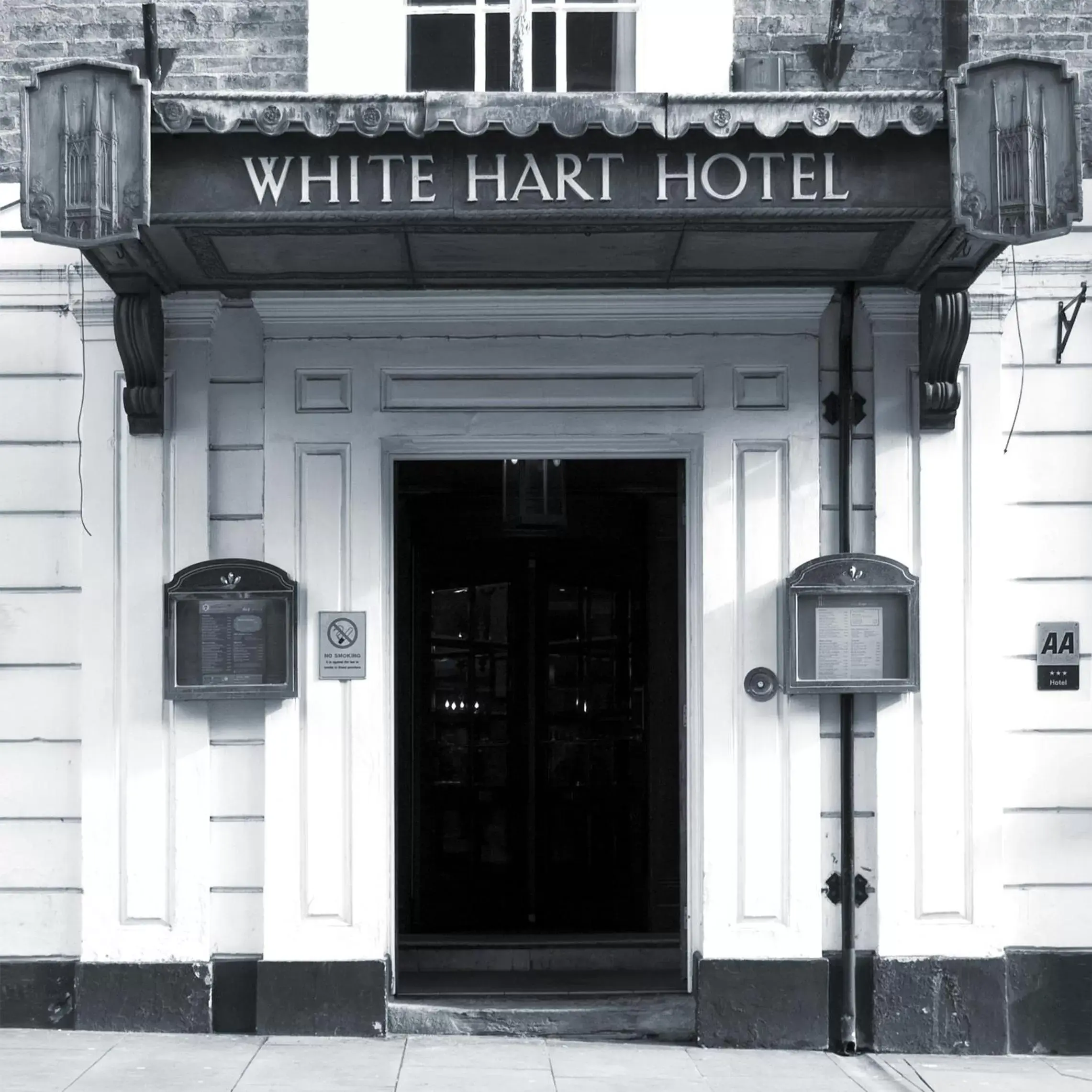 Facade/entrance in The White Hart Hotel Lincoln