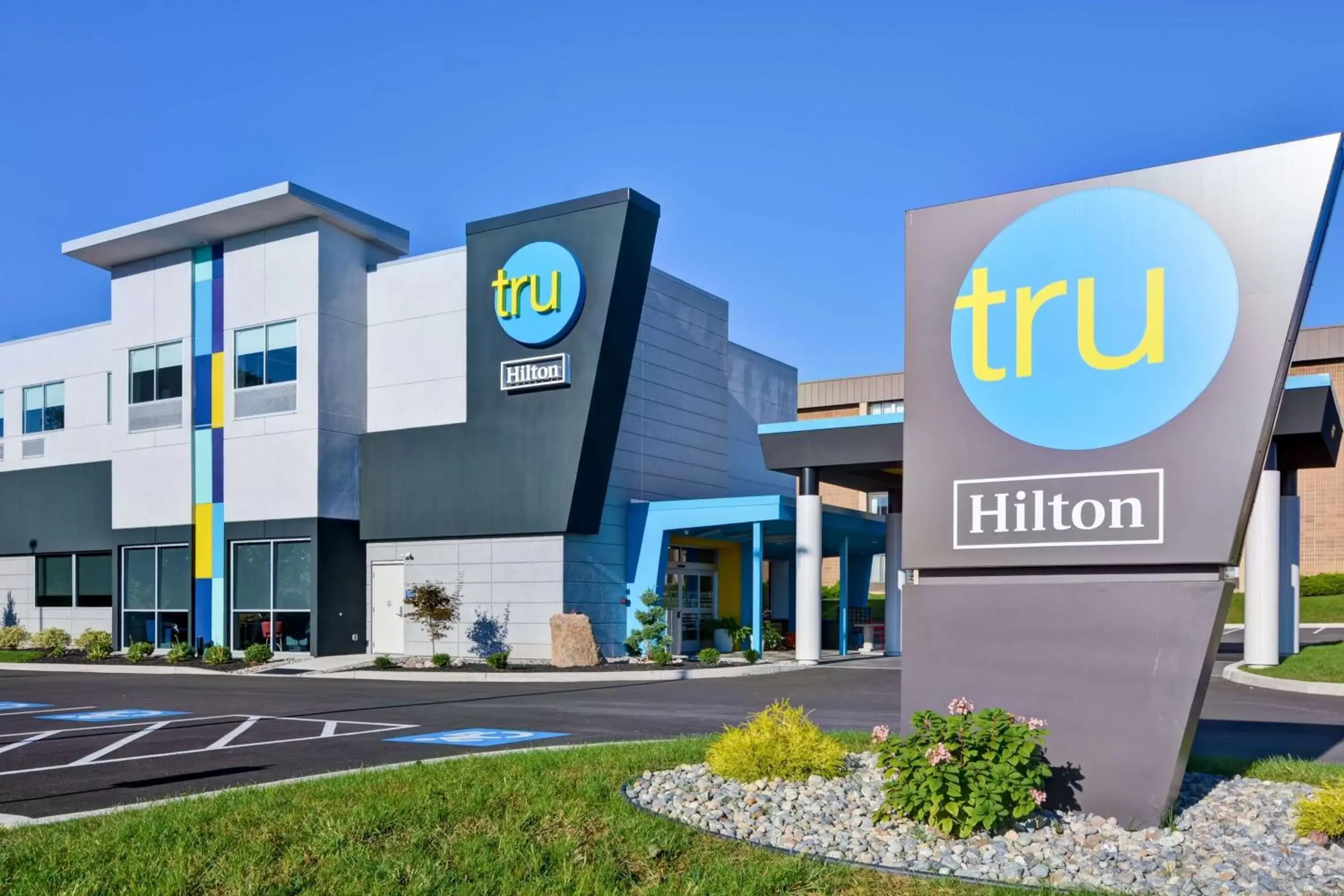 Property building, Property Logo/Sign in Tru by Hilton Syracuse North Airport Area