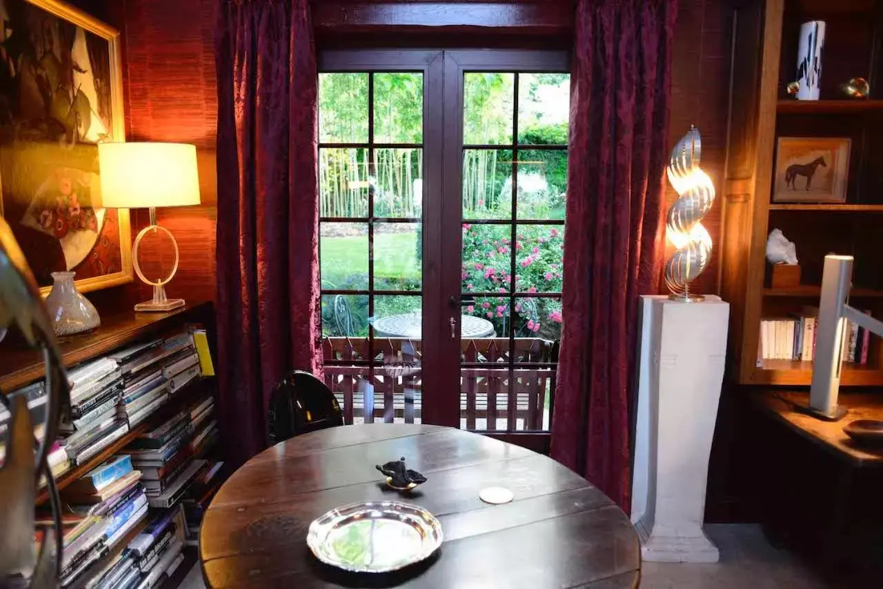 Dining area in Toute Une Histoire