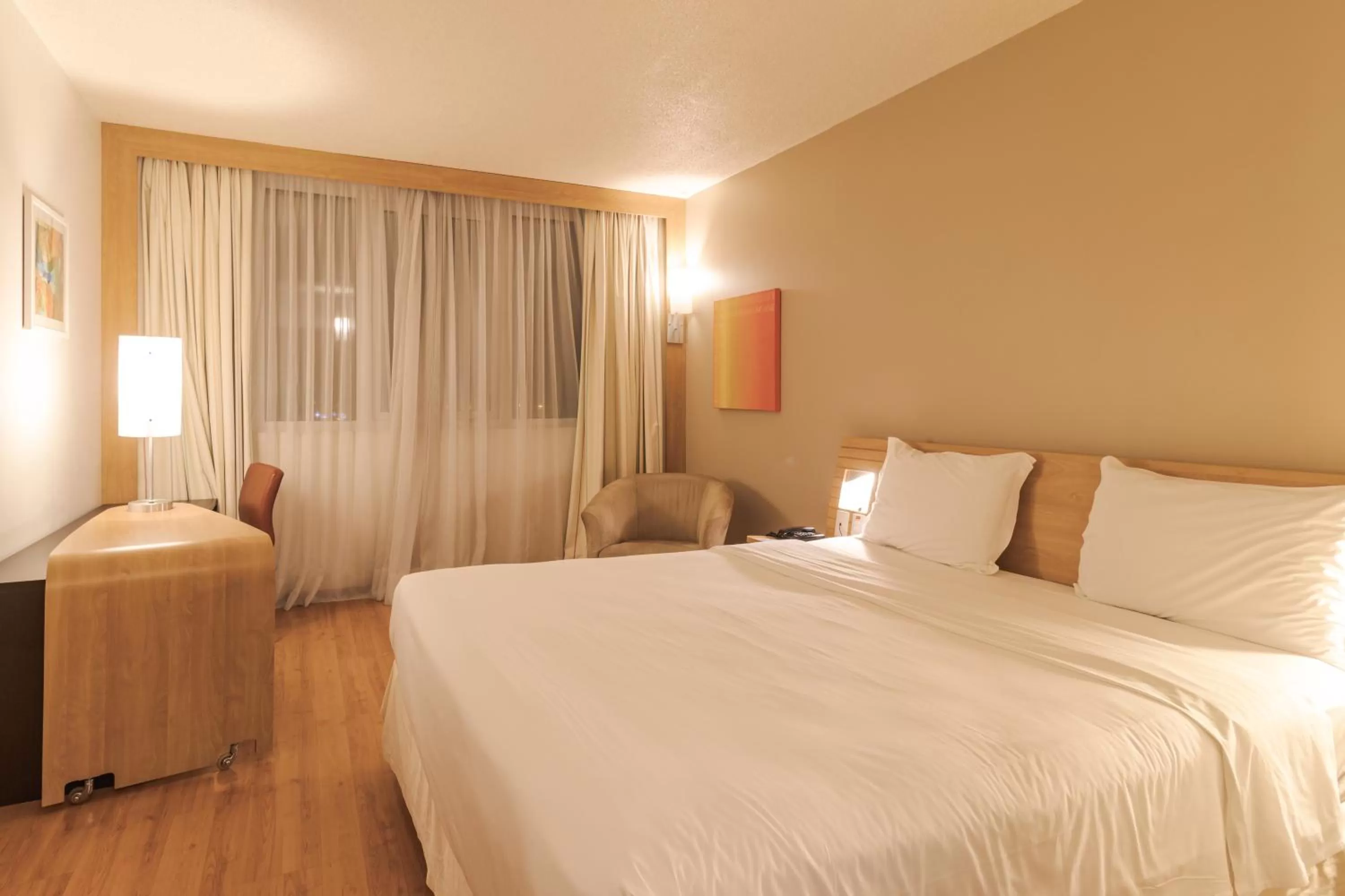 Bed in Novotel Porto Alegre Airport