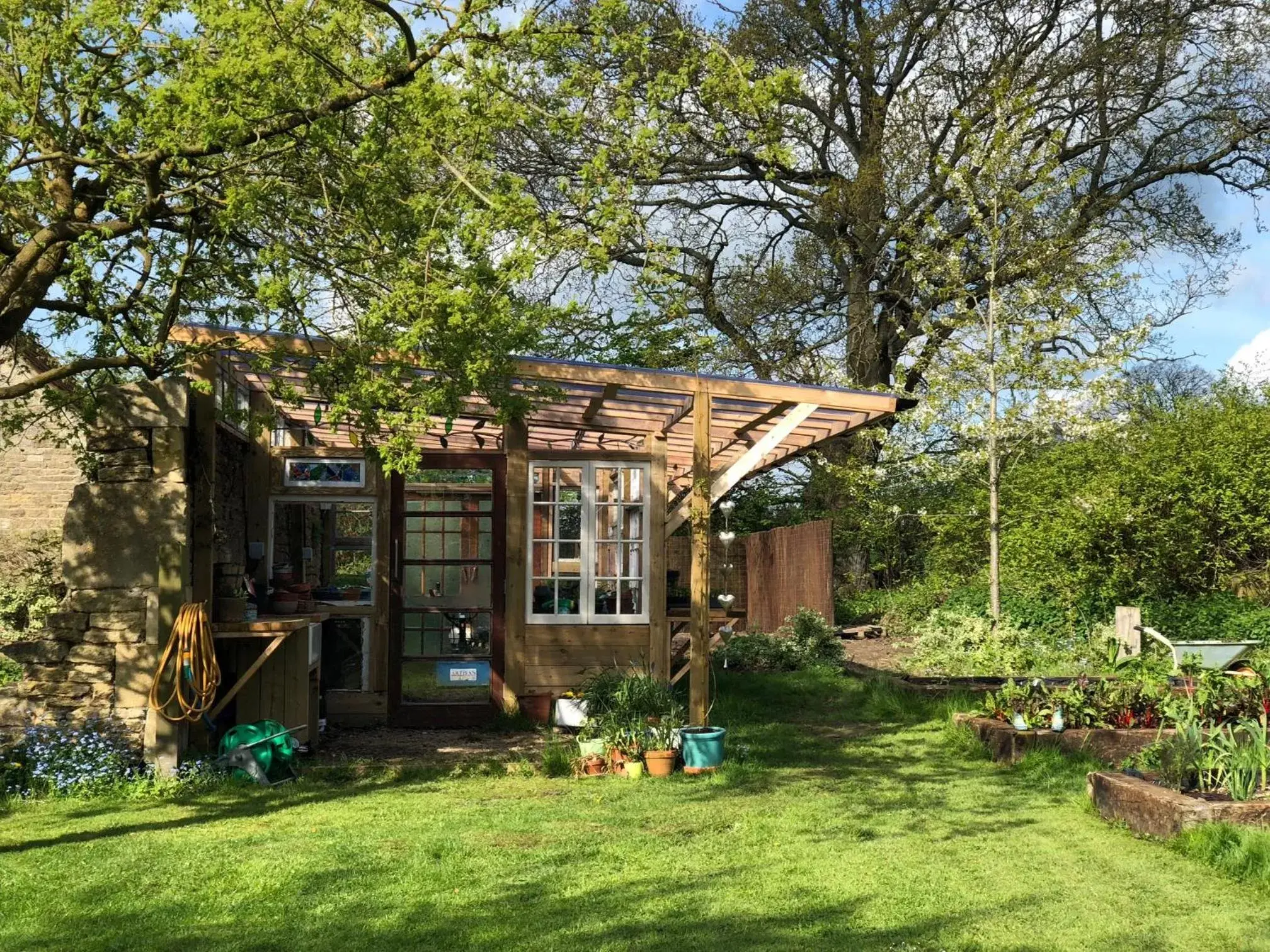 Garden, Property Building in Pear Tree Inn Whitley