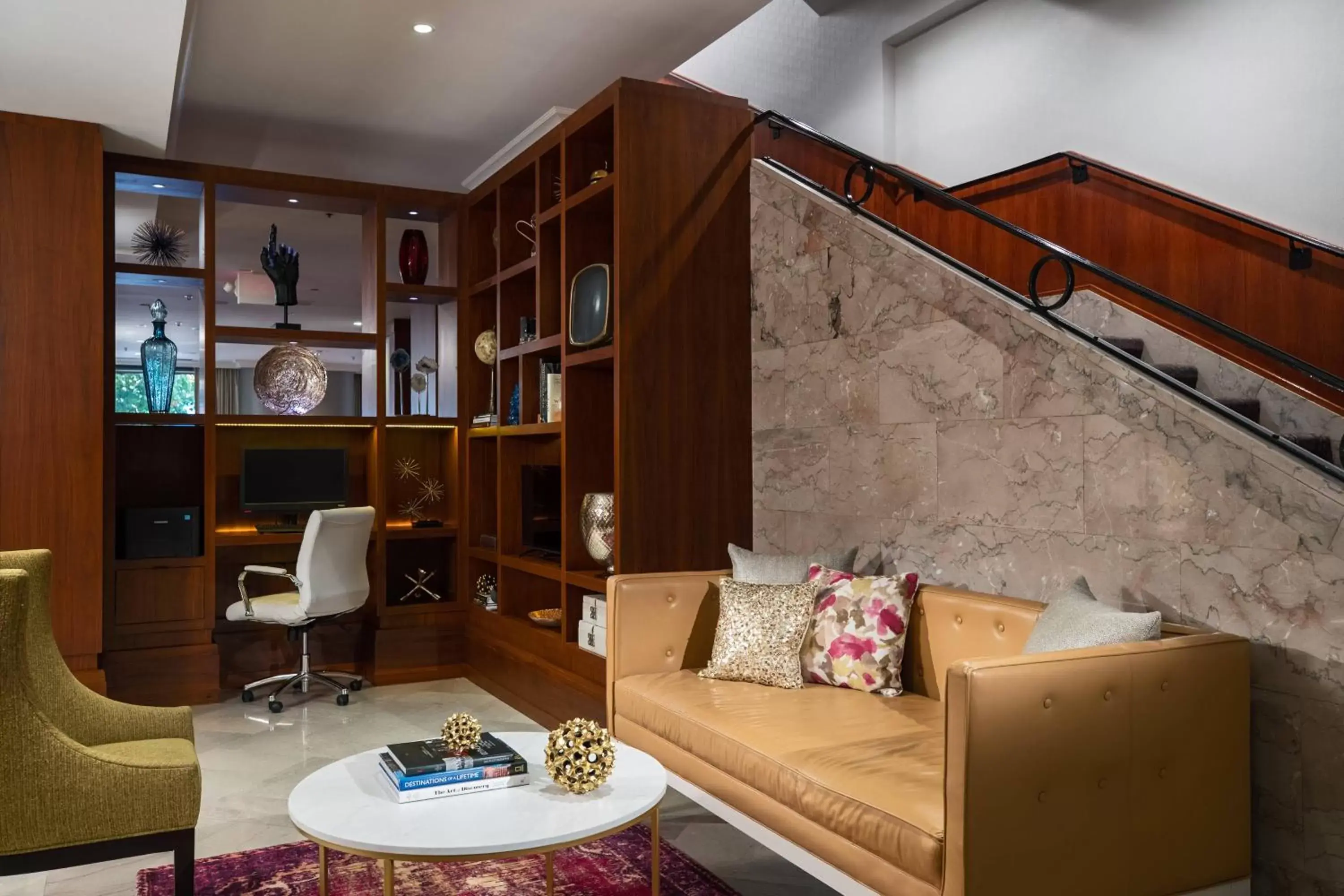 Lobby or reception, Seating Area in Renaissance Des Moines Savery Hotel