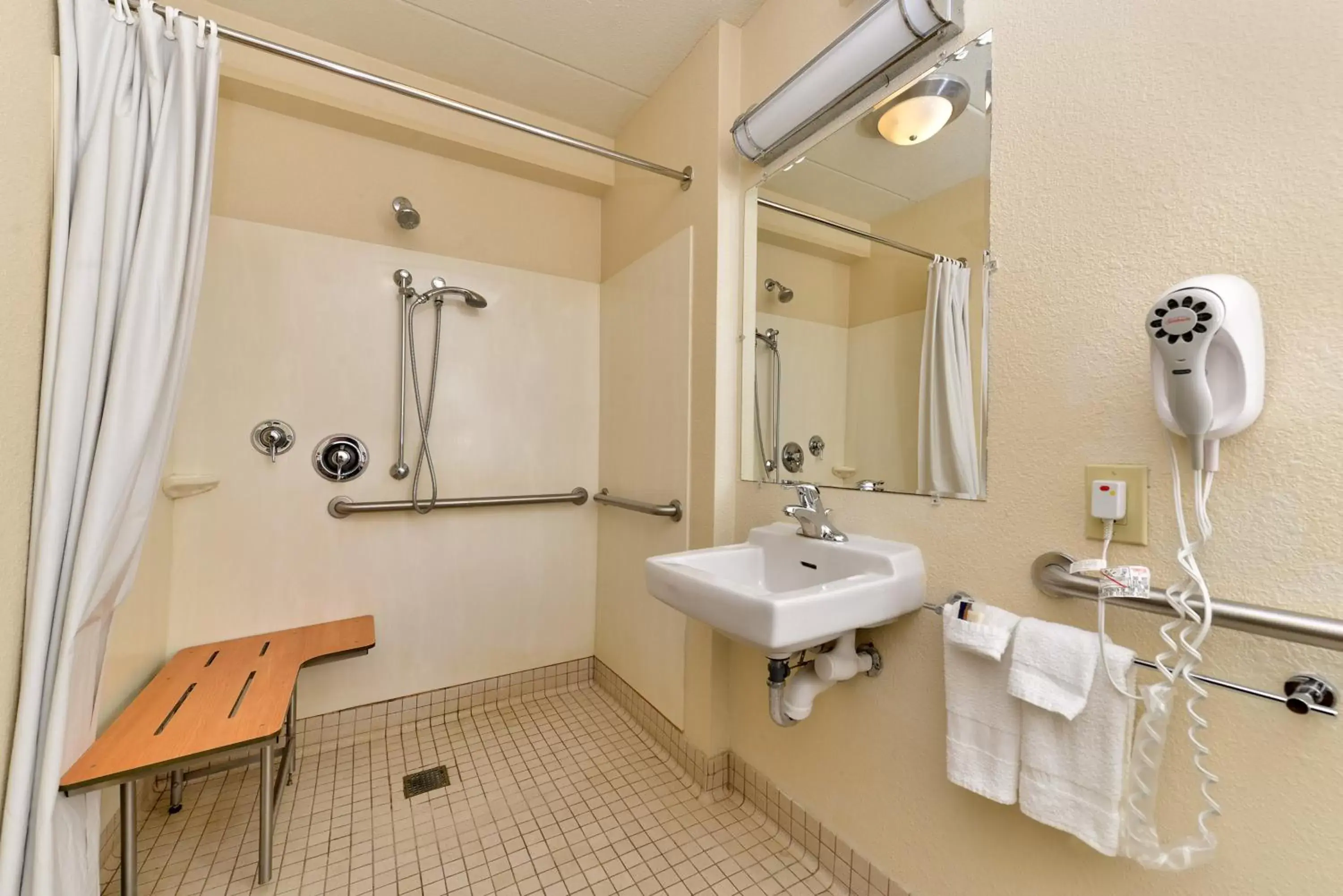 Other, Bathroom in Red Roof Inn PLUS+ Secaucus - Meadowlands