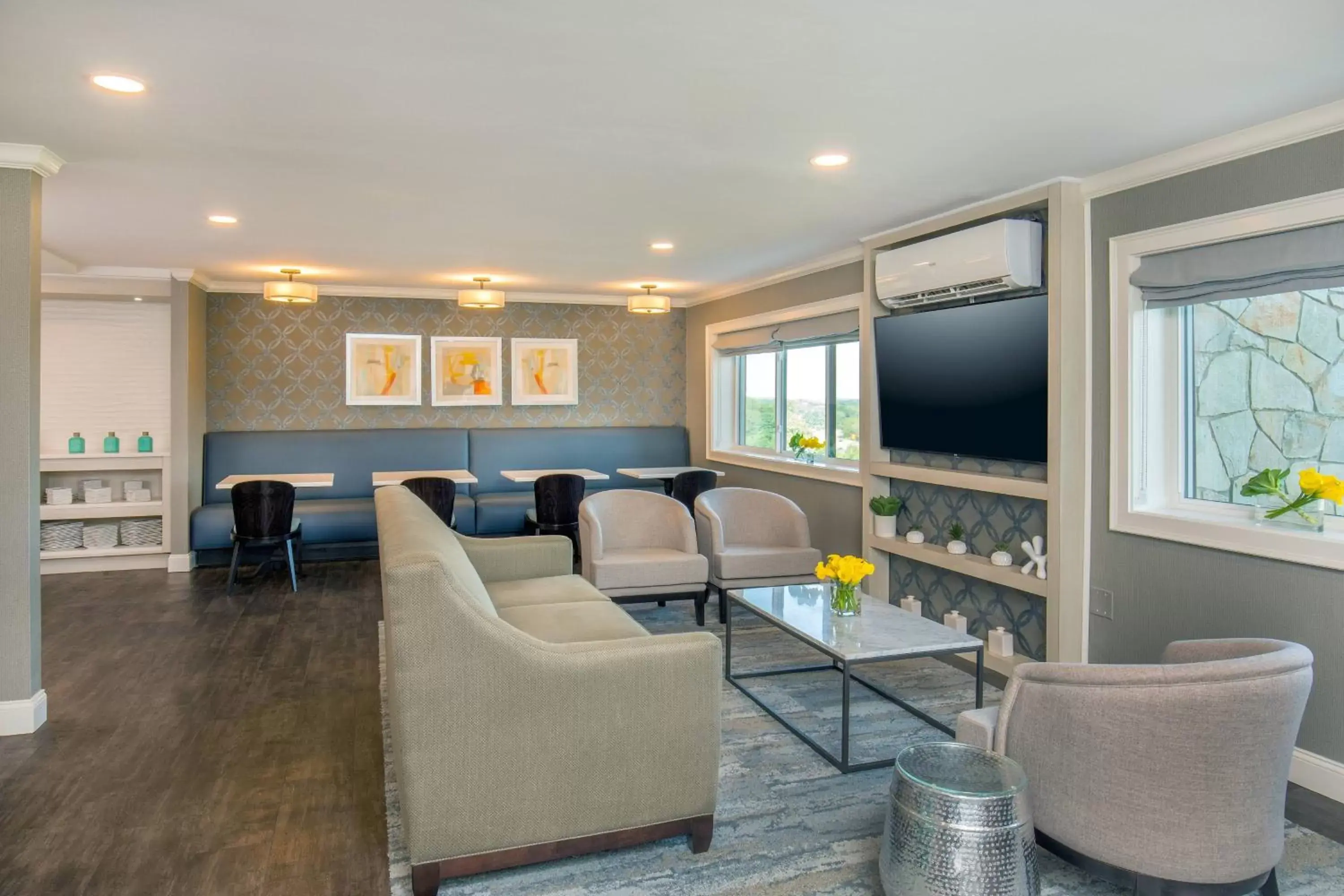 Lounge or bar, Seating Area in Sheraton Framingham Hotel & Conference Center