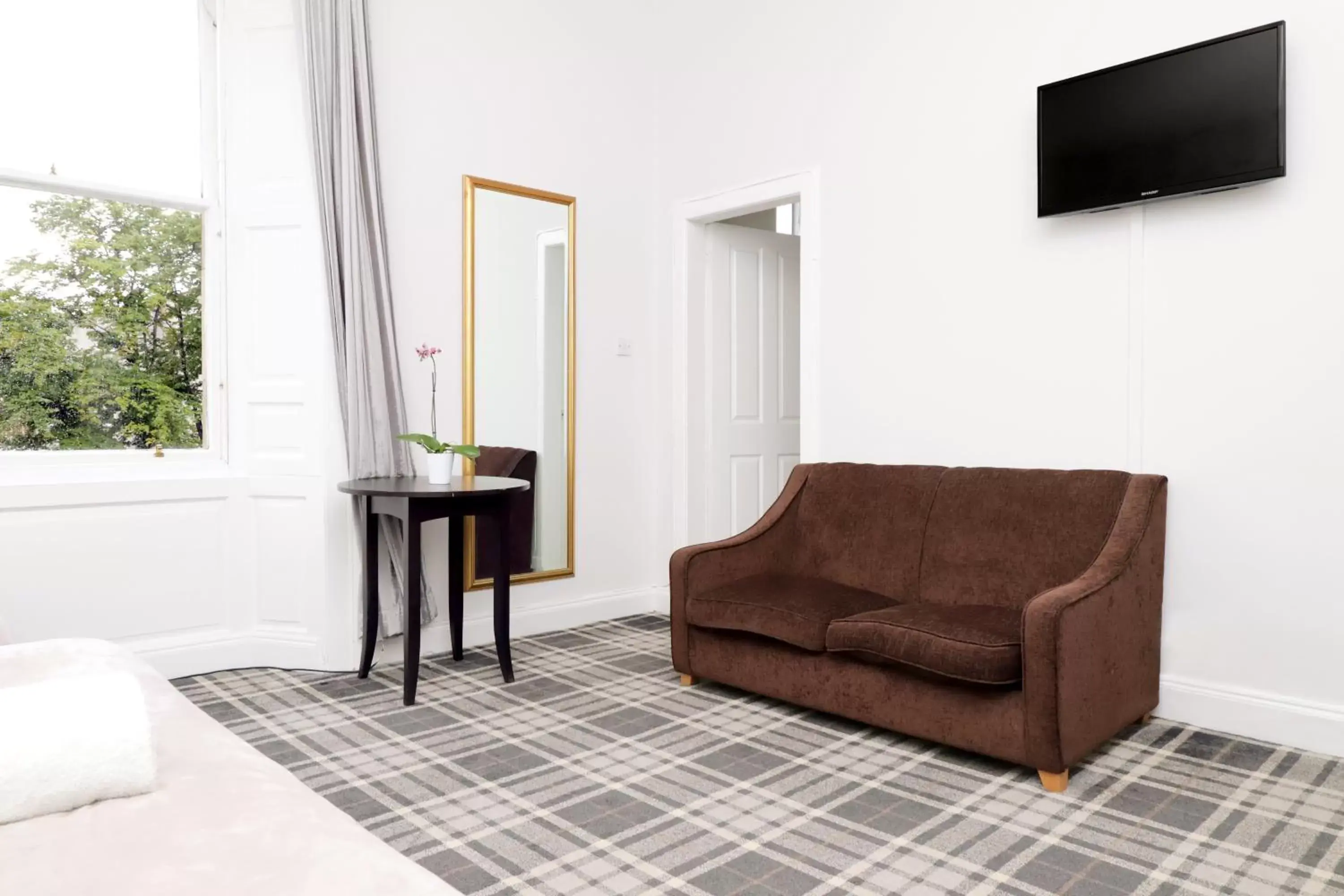 Bedroom, Seating Area in Park View House