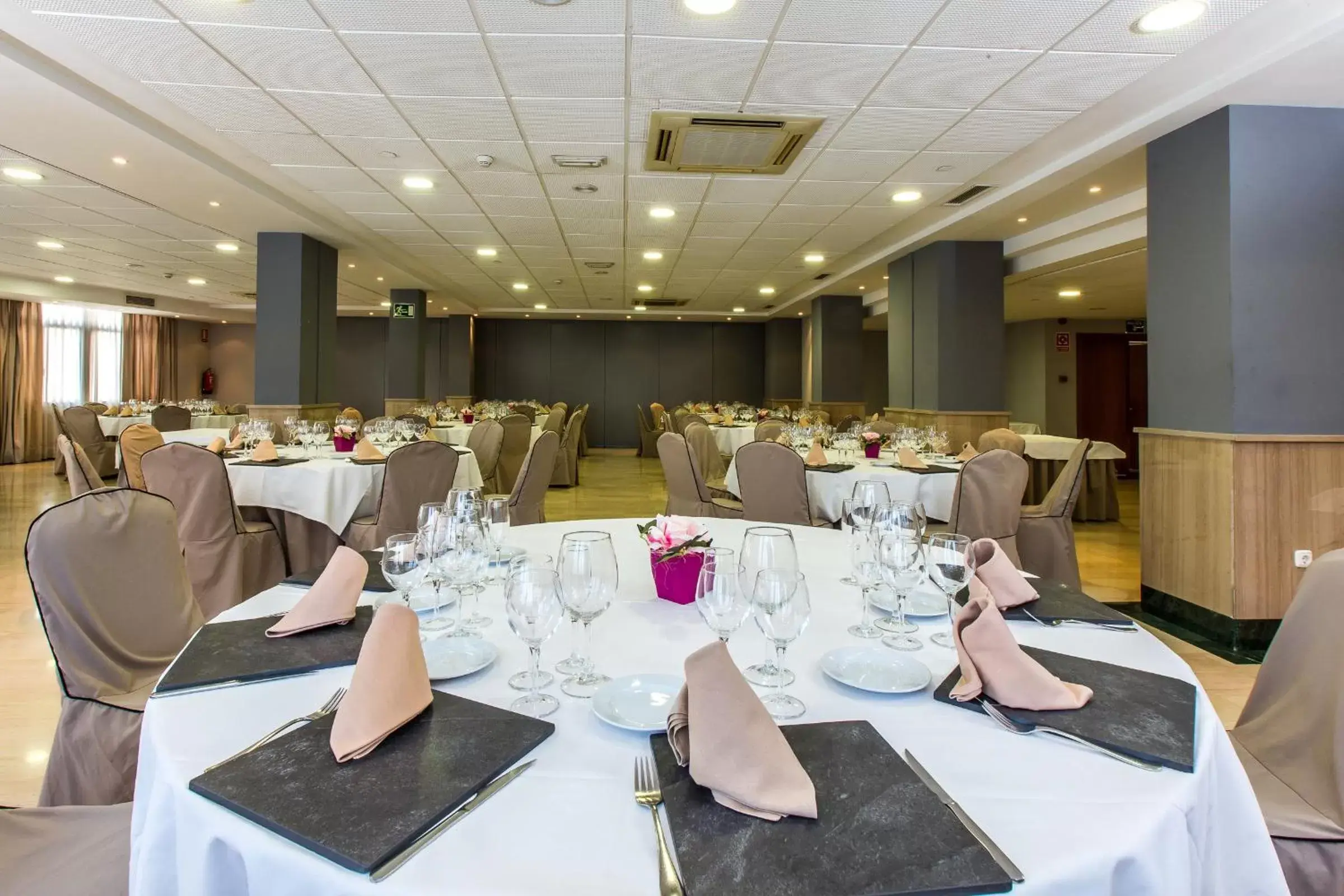 Banquet/Function facilities, Restaurant/Places to Eat in Leonardo Hotel Granada