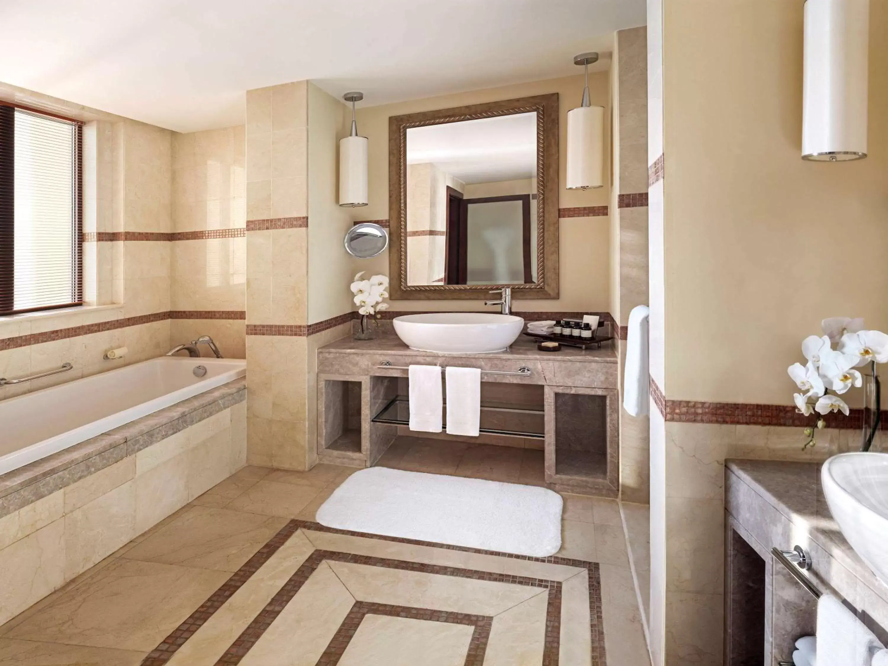 Photo of the whole room, Bathroom in Fairmont The Palm