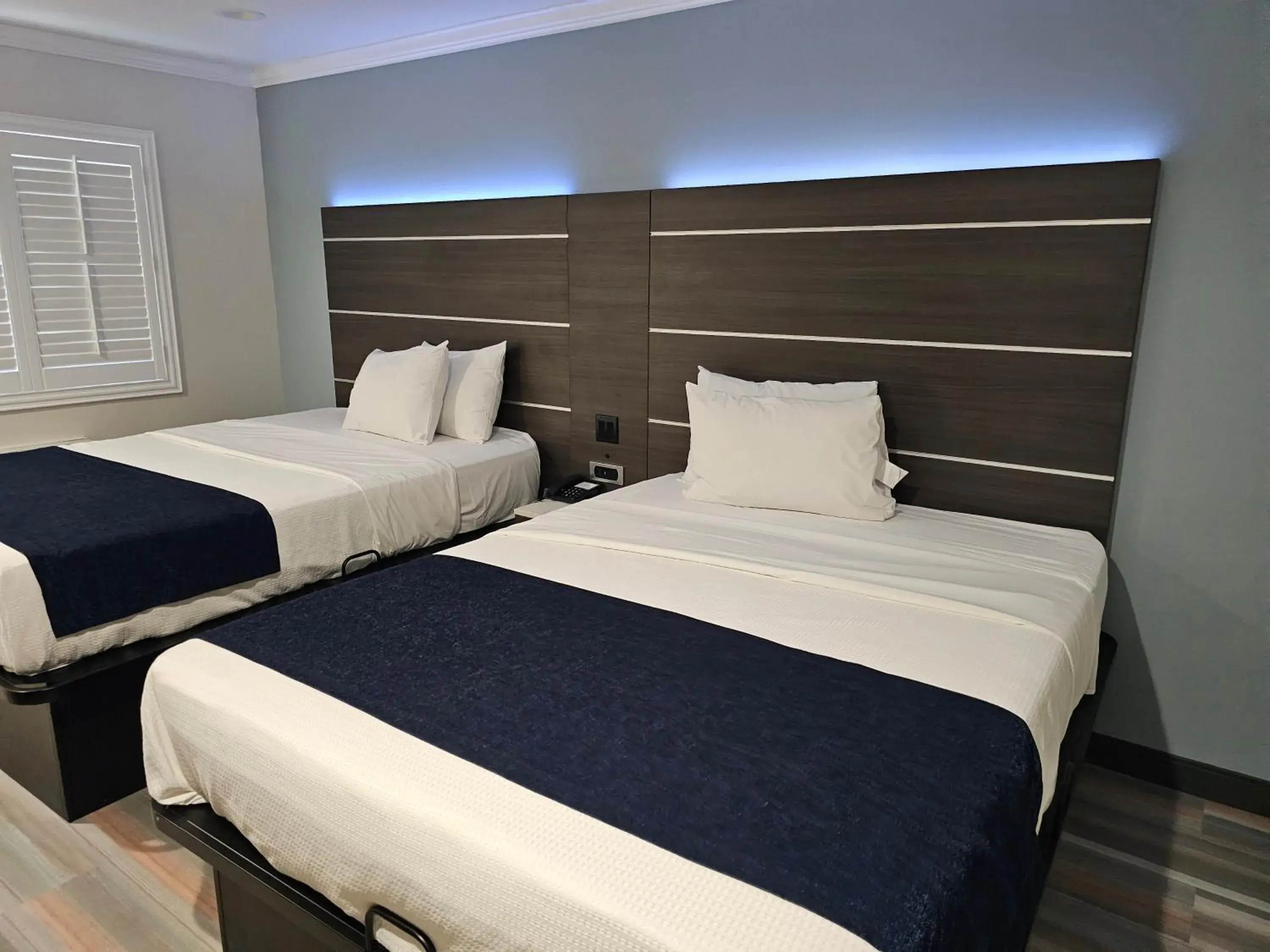 Bed in Travelodge Inn & Suites by Wyndham Fullerton