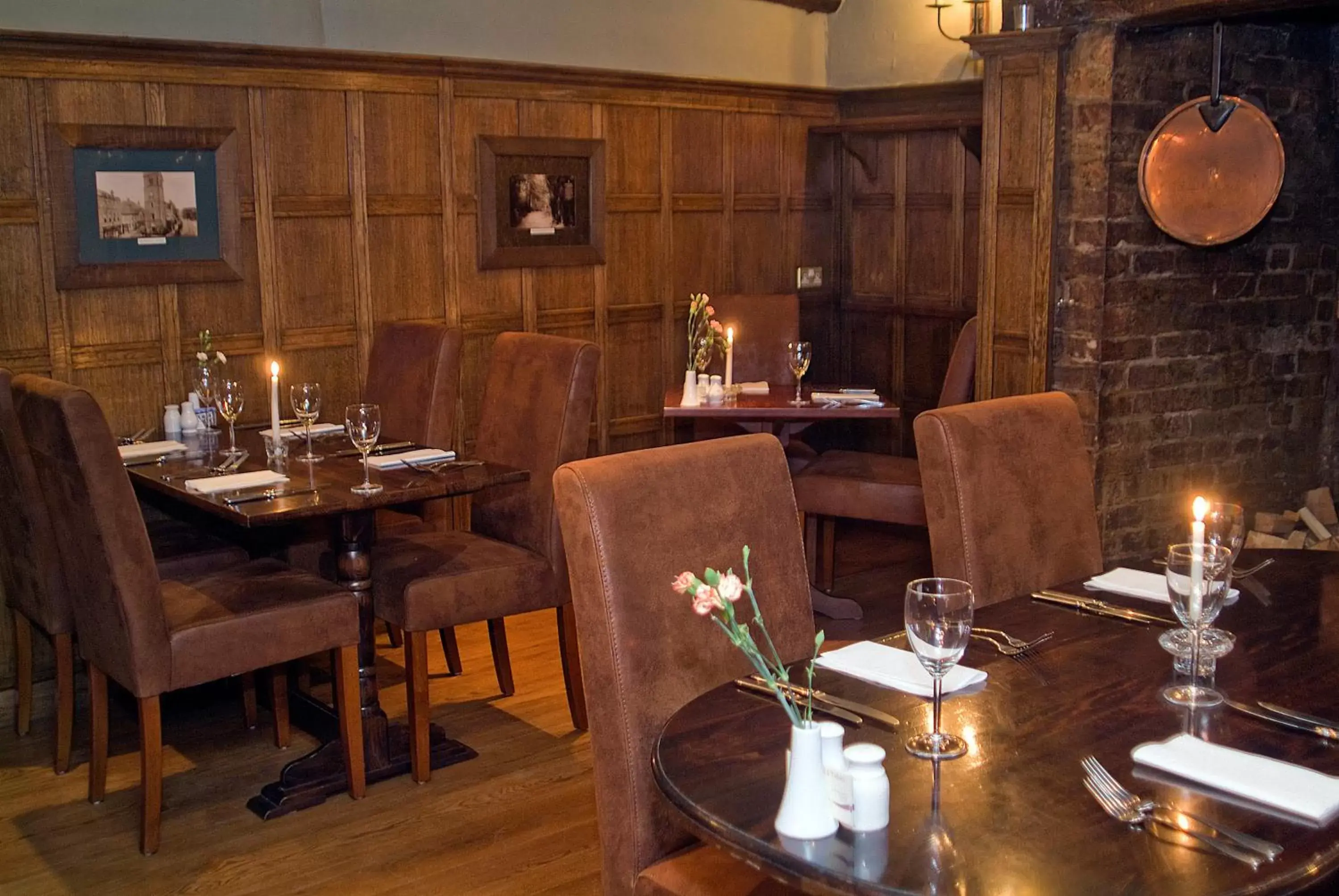 Restaurant/Places to Eat in White Hart Hotel