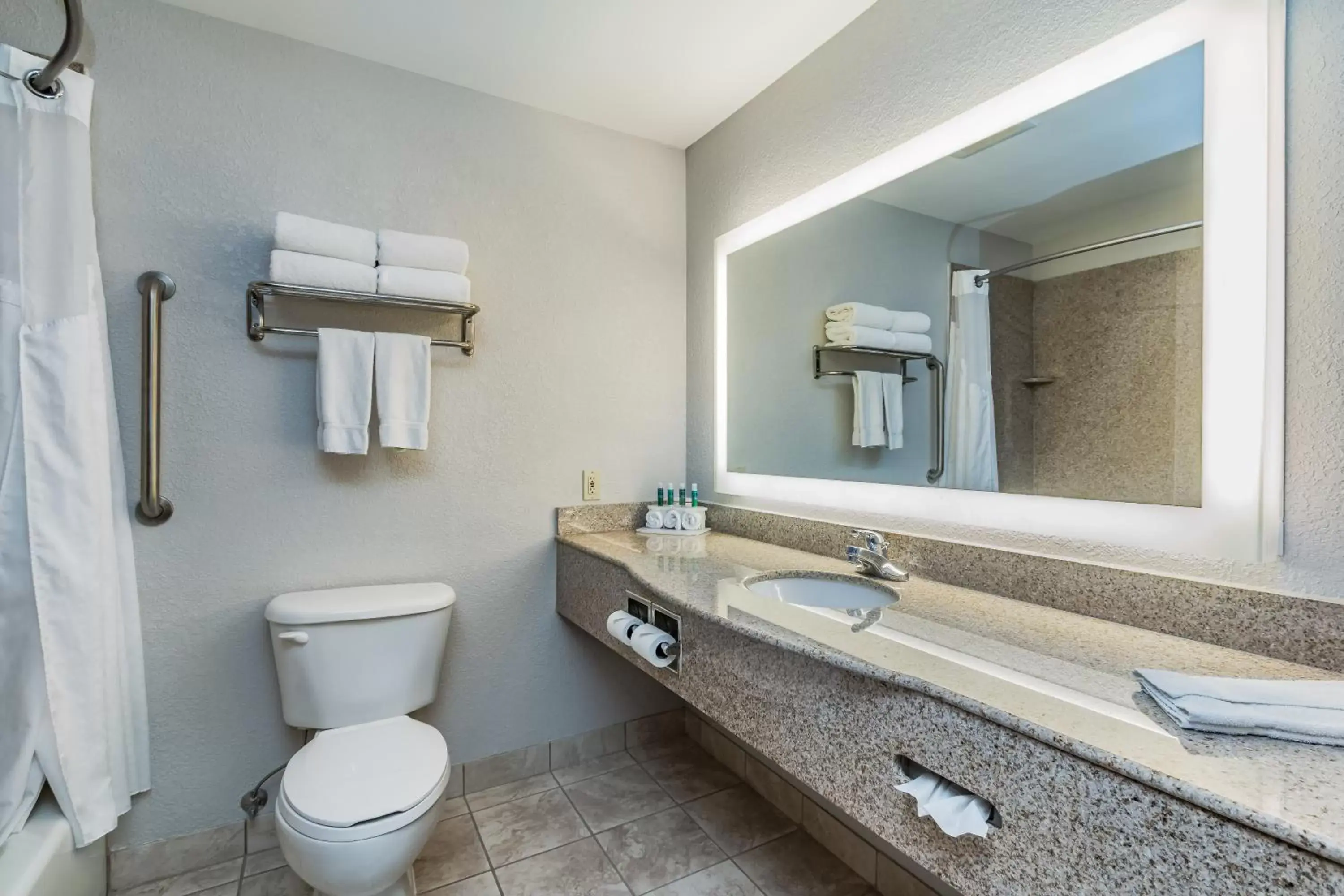 Standard King Room in Holiday Inn Express & Suites - South Bend - Notre Dame Univ. Standard King Room in Holiday Inn Express & Suites - South Bend - Notre Dame Univ.