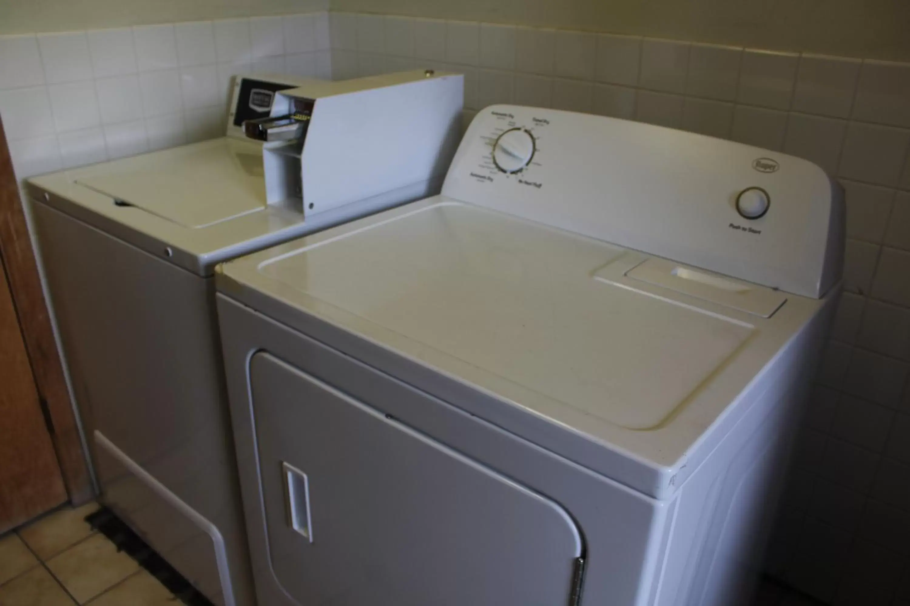 laundry, Kitchen/Kitchenette in Budget Host Inn Fridley