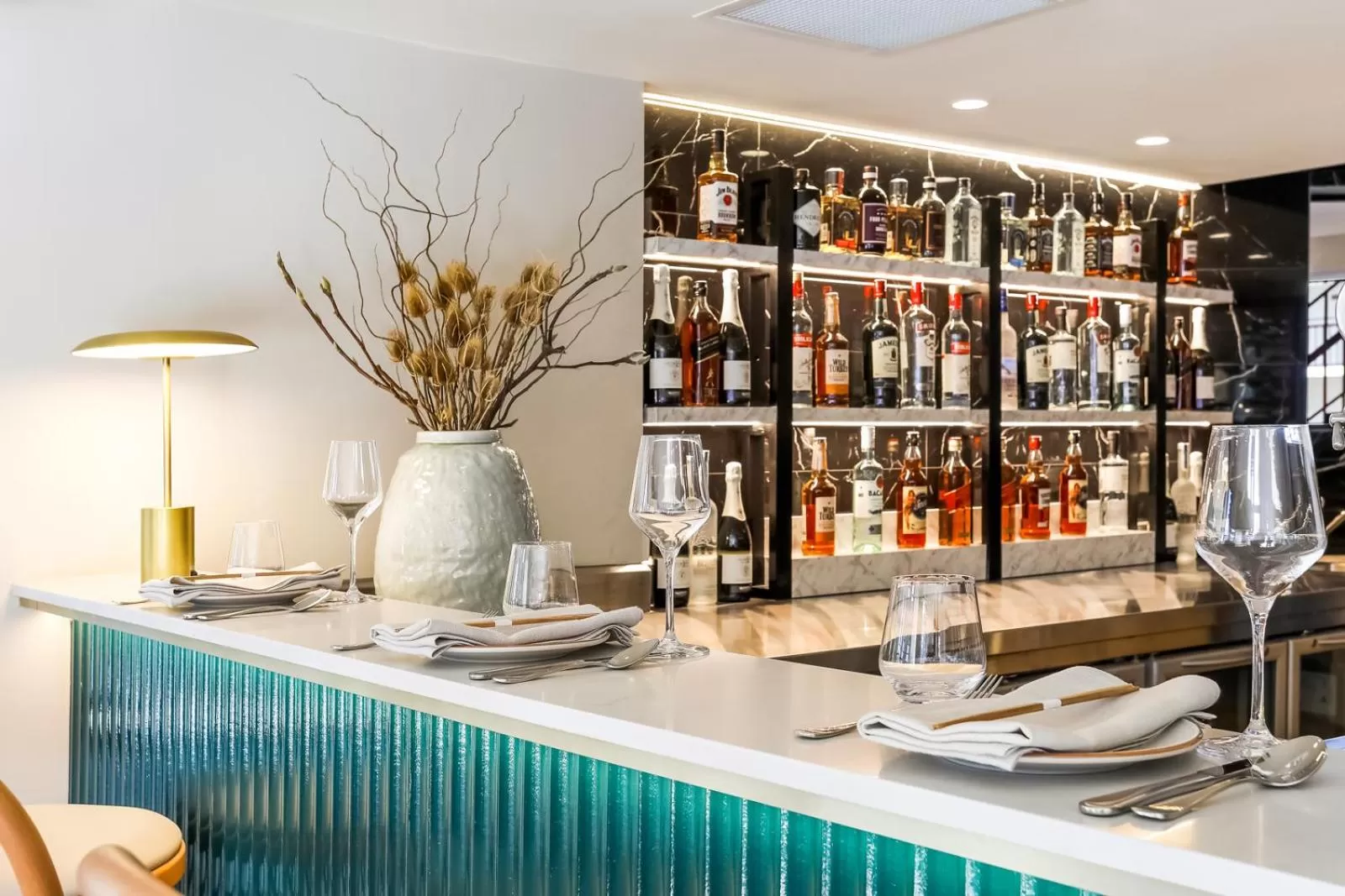 Restaurant/places to eat in Killara Hotel & Suites