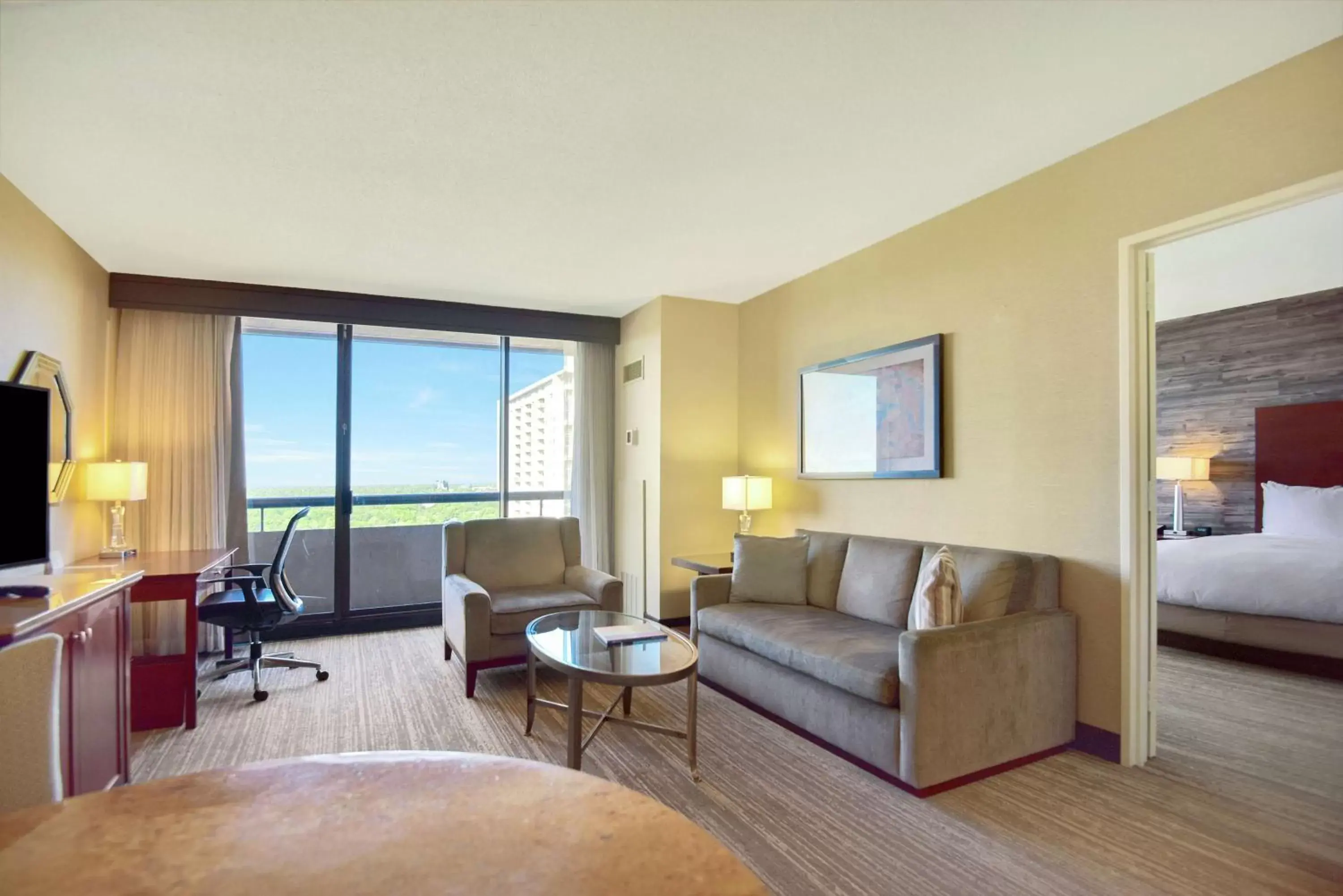 Bedroom, Seating Area in DoubleTree by Hilton Hotel & Suites Houston by the Galleria