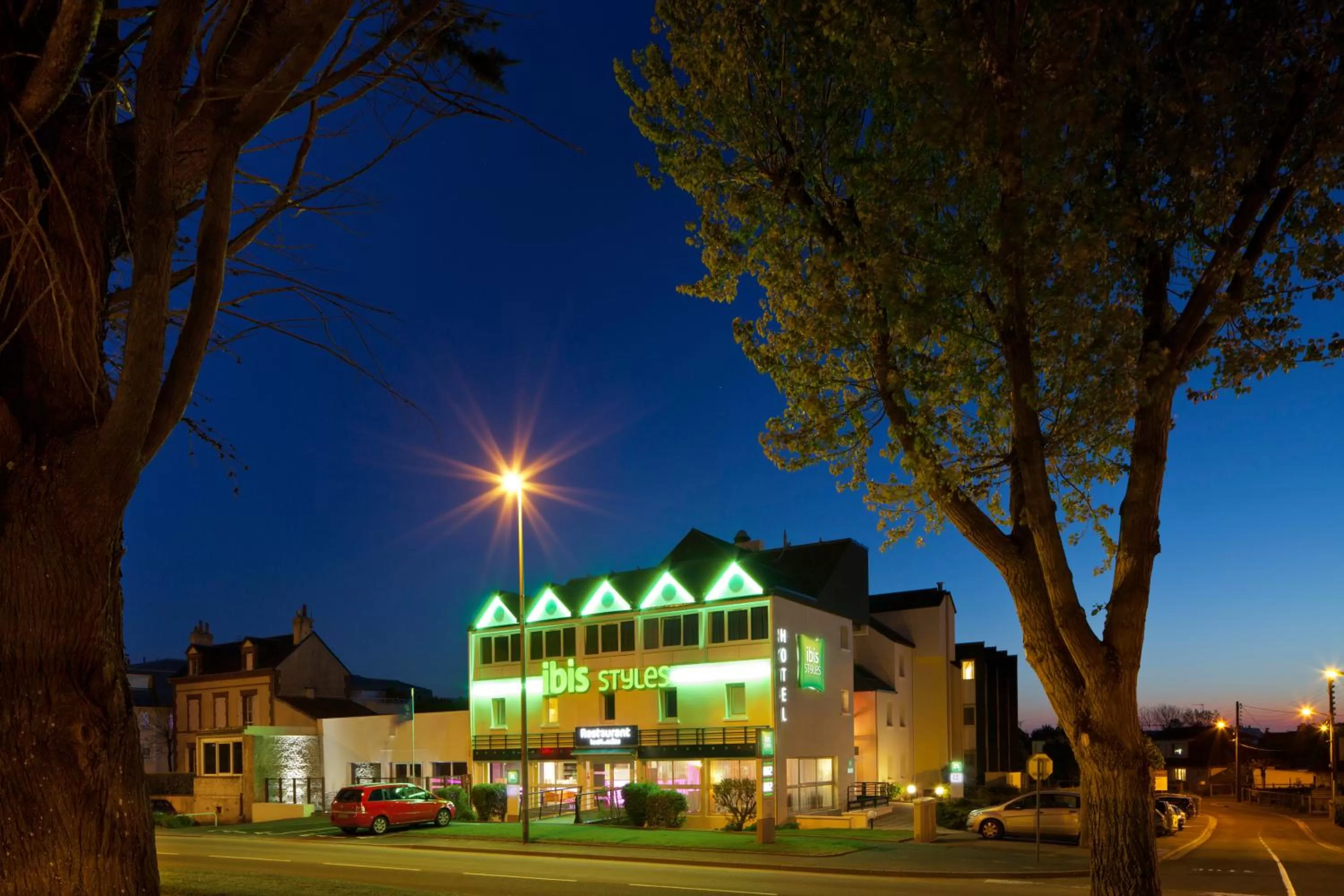 Facade/entrance in ibis Styles Ouistreham