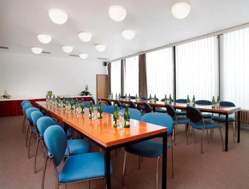 Business facilities in Hotel Cernigov