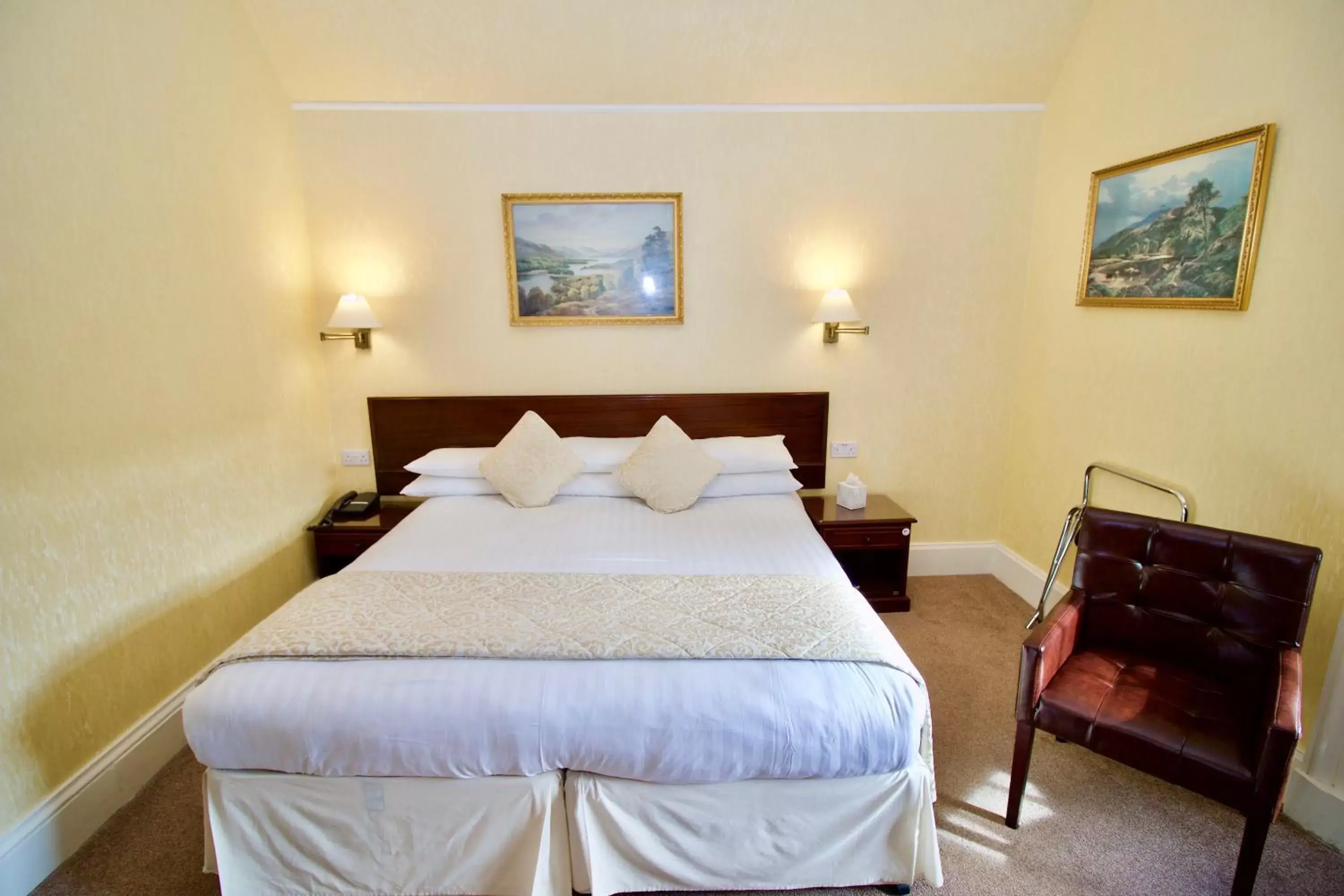 Bedroom, Bed in Westlands of Pitlochry
