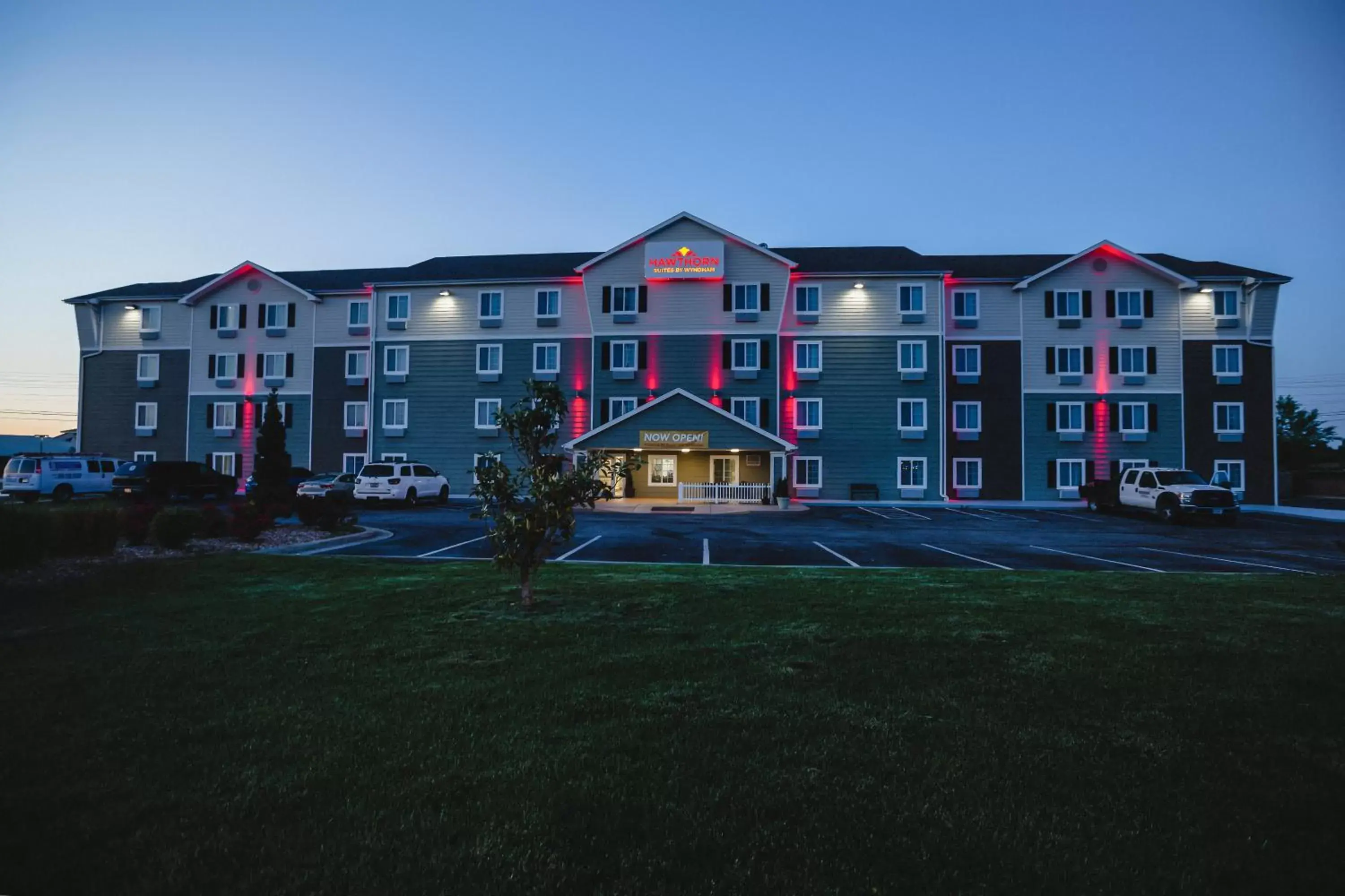 Property building in Hawthorn Extended Stay by Wyndham Saint Robert Property building in Hawthorn Extended Stay by Wyndham Saint Robert