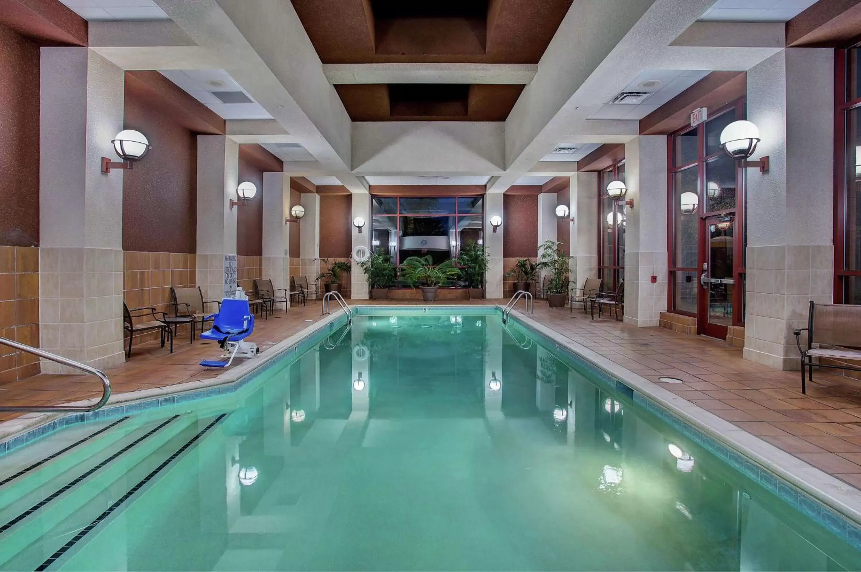 Swimming Pool in Embassy Suites Lexington