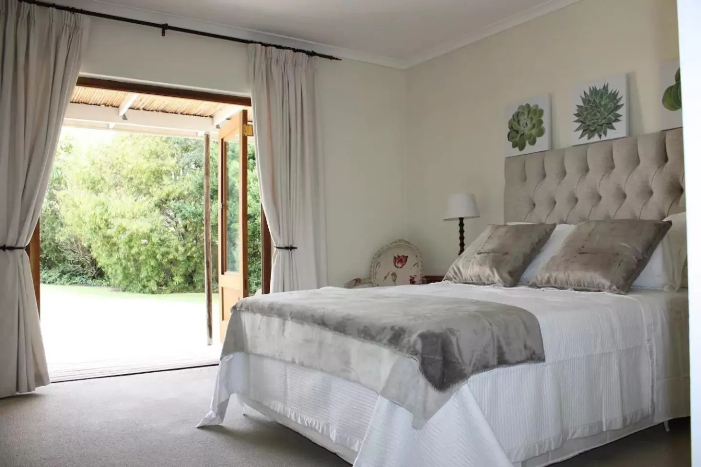 Bed in Camelot in Constantia