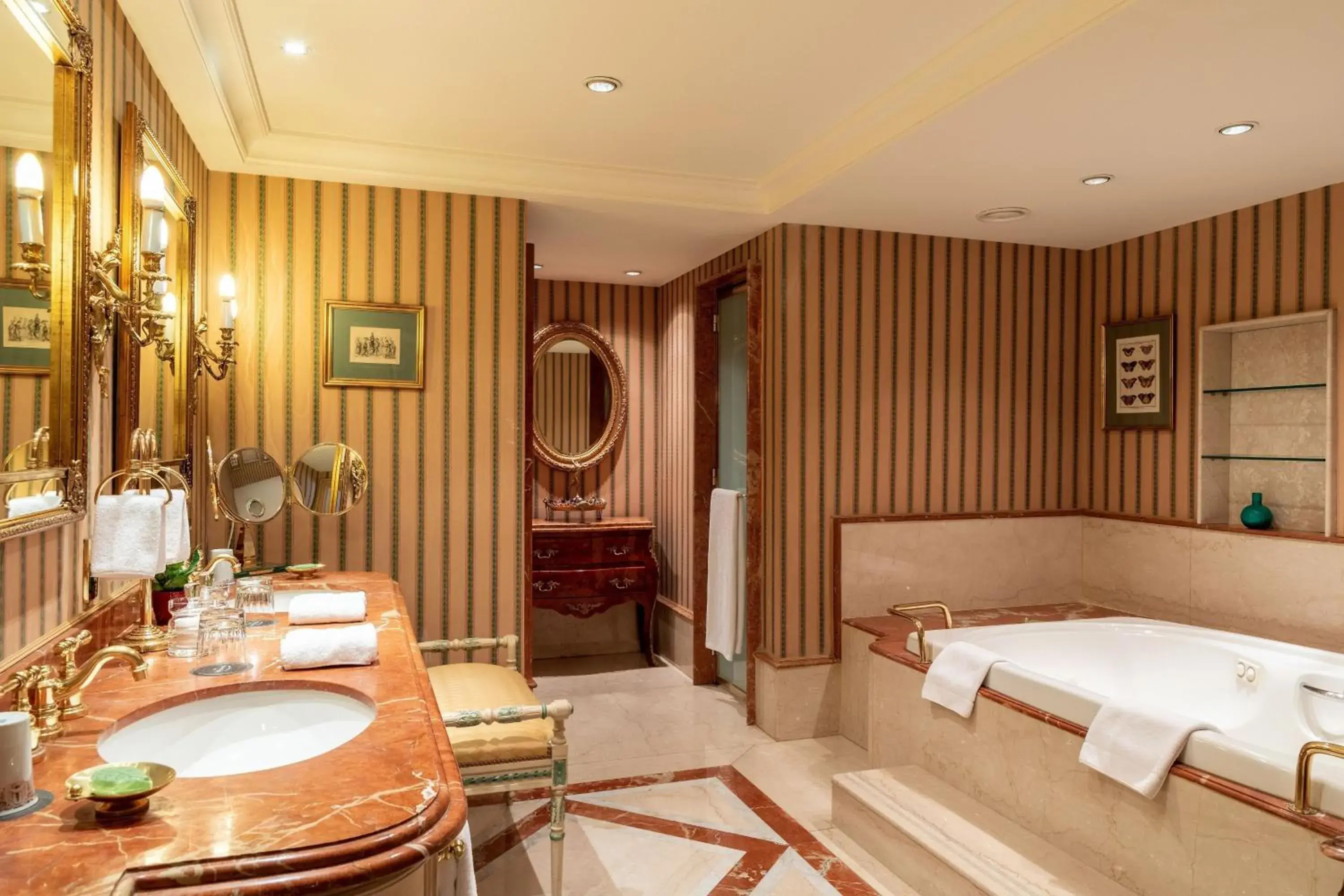 Bathroom in Park Tower, A Luxury Collection Hotel, Buenos Aires