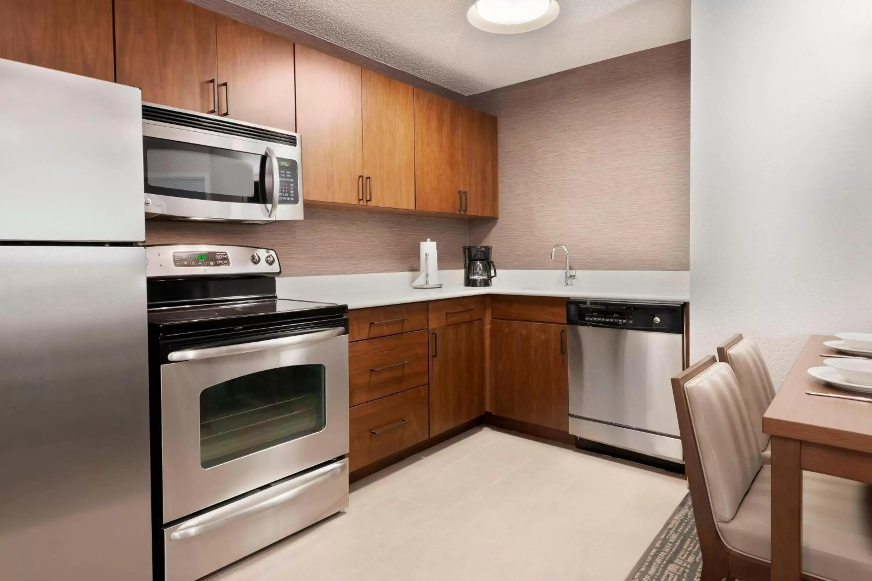 Bedroom, Kitchen/Kitchenette in Residence Inn by Marriott Tampa at USF/Medical Center