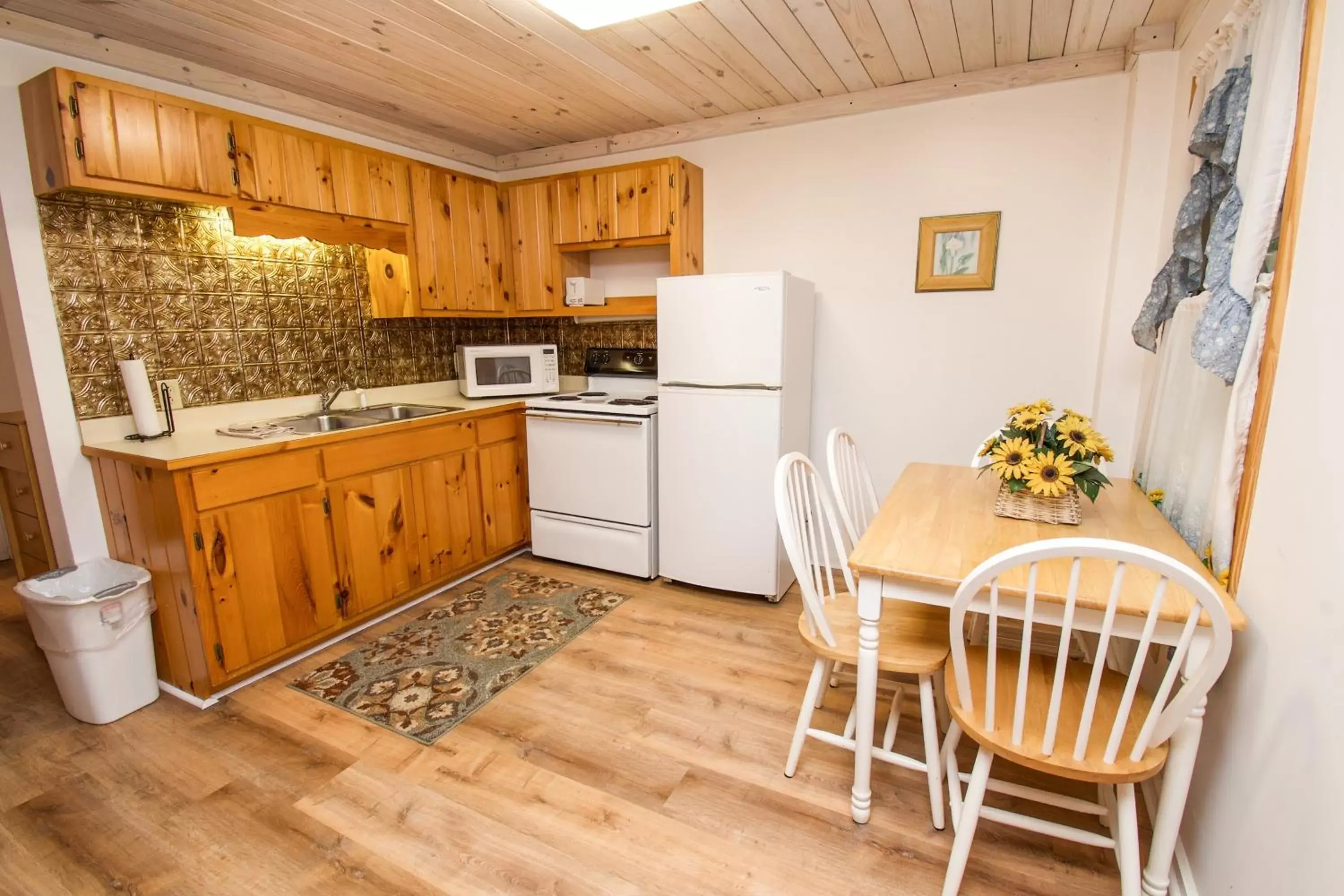 Kitchen or kitchenette, Kitchen/Kitchenette in Paradise Hills, Winery Resort & Spa