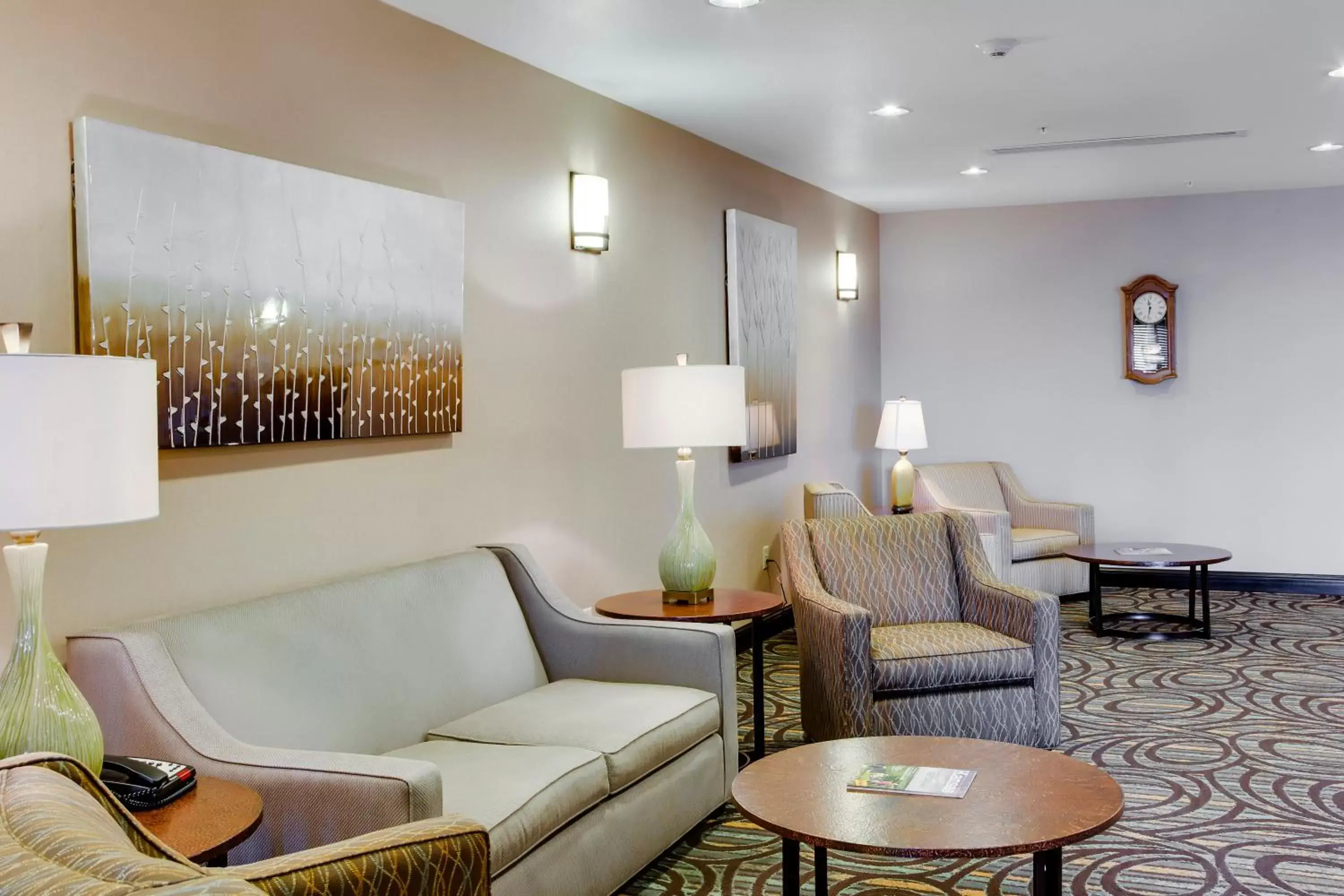 Lobby or reception, Seating Area in Holiday Inn Express & Suites Nevada, an IHG Hotel