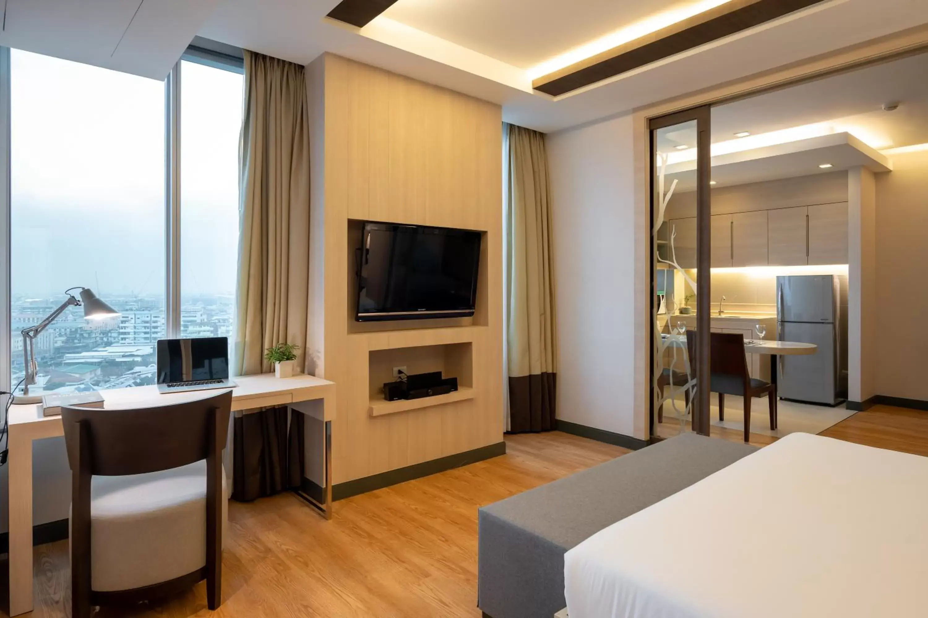 Bedroom, TV/Entertainment Center in Jasmine Resort Bangkok