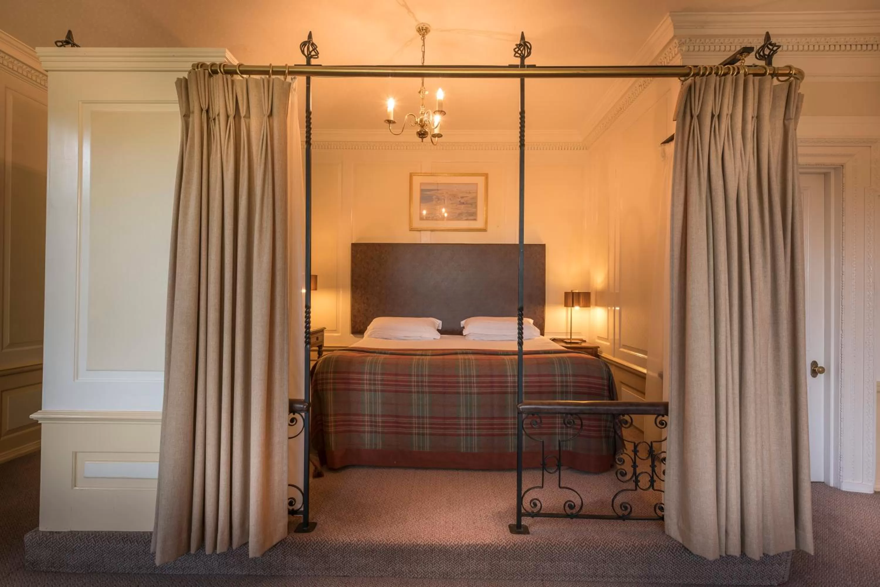 Bed in Macdonald Elmers Court Resort