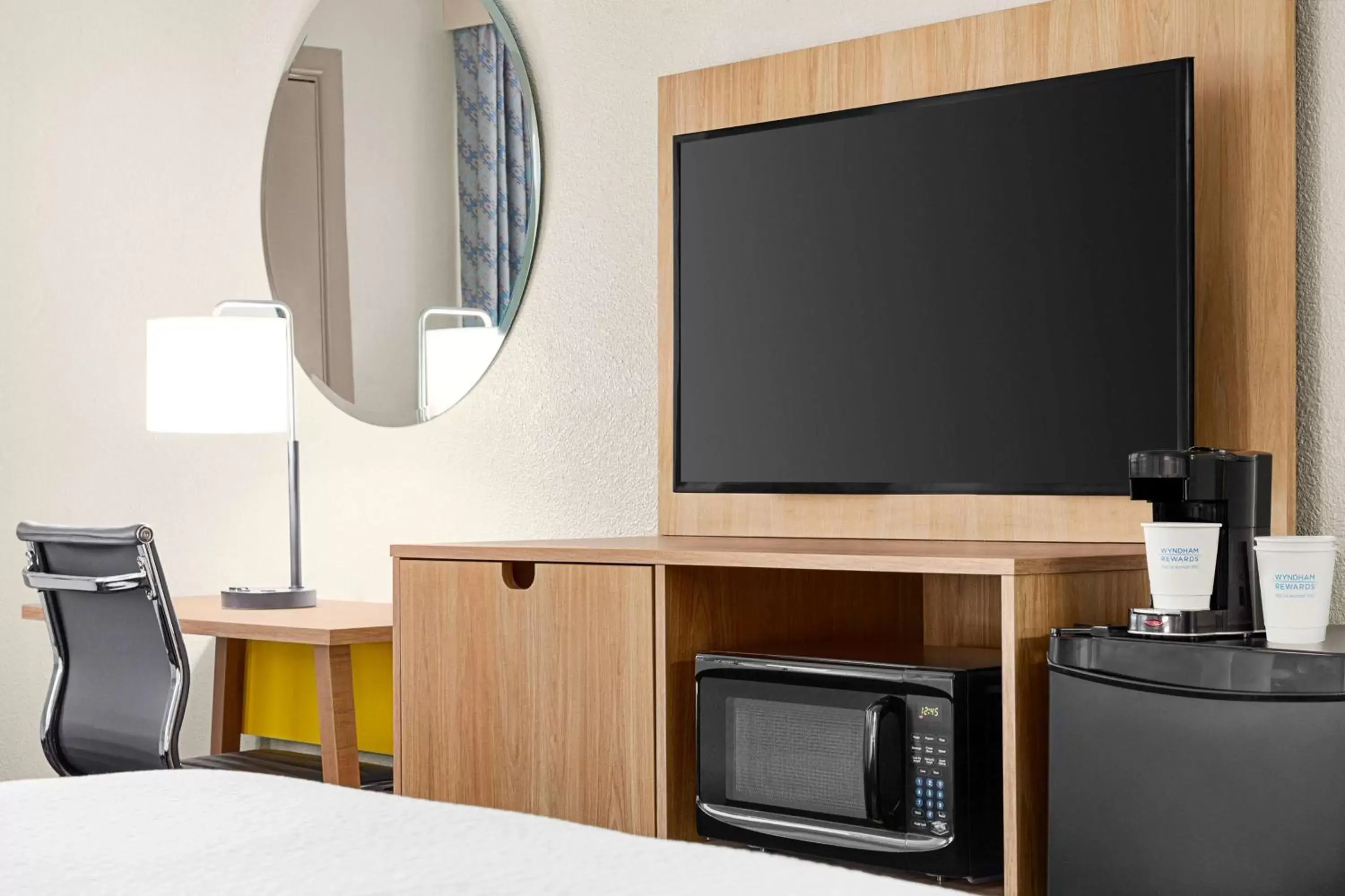 Bedroom, TV/Entertainment Center in Days Inn by Wyndham Paris