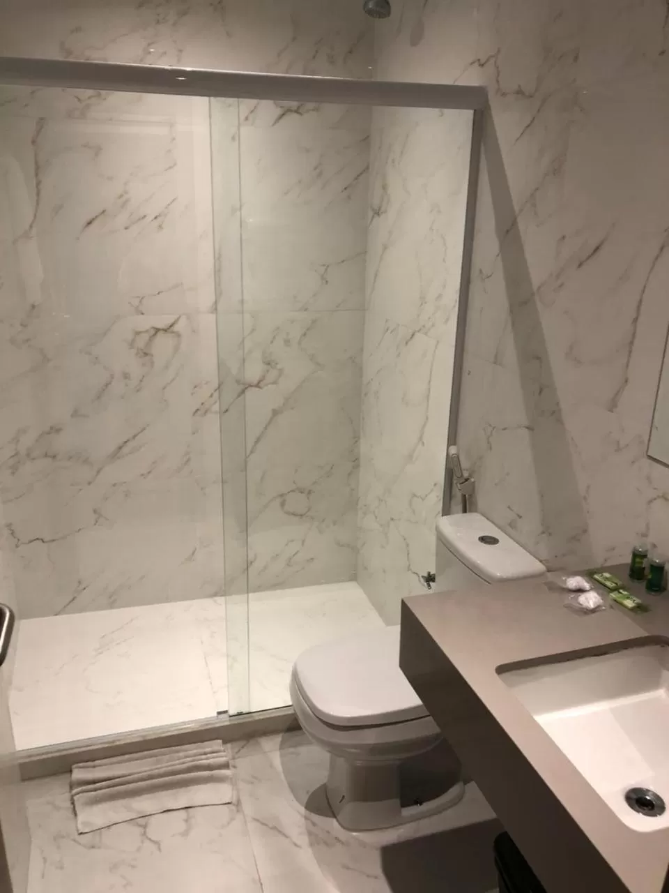 Shower in Regency Copacabana Hotel