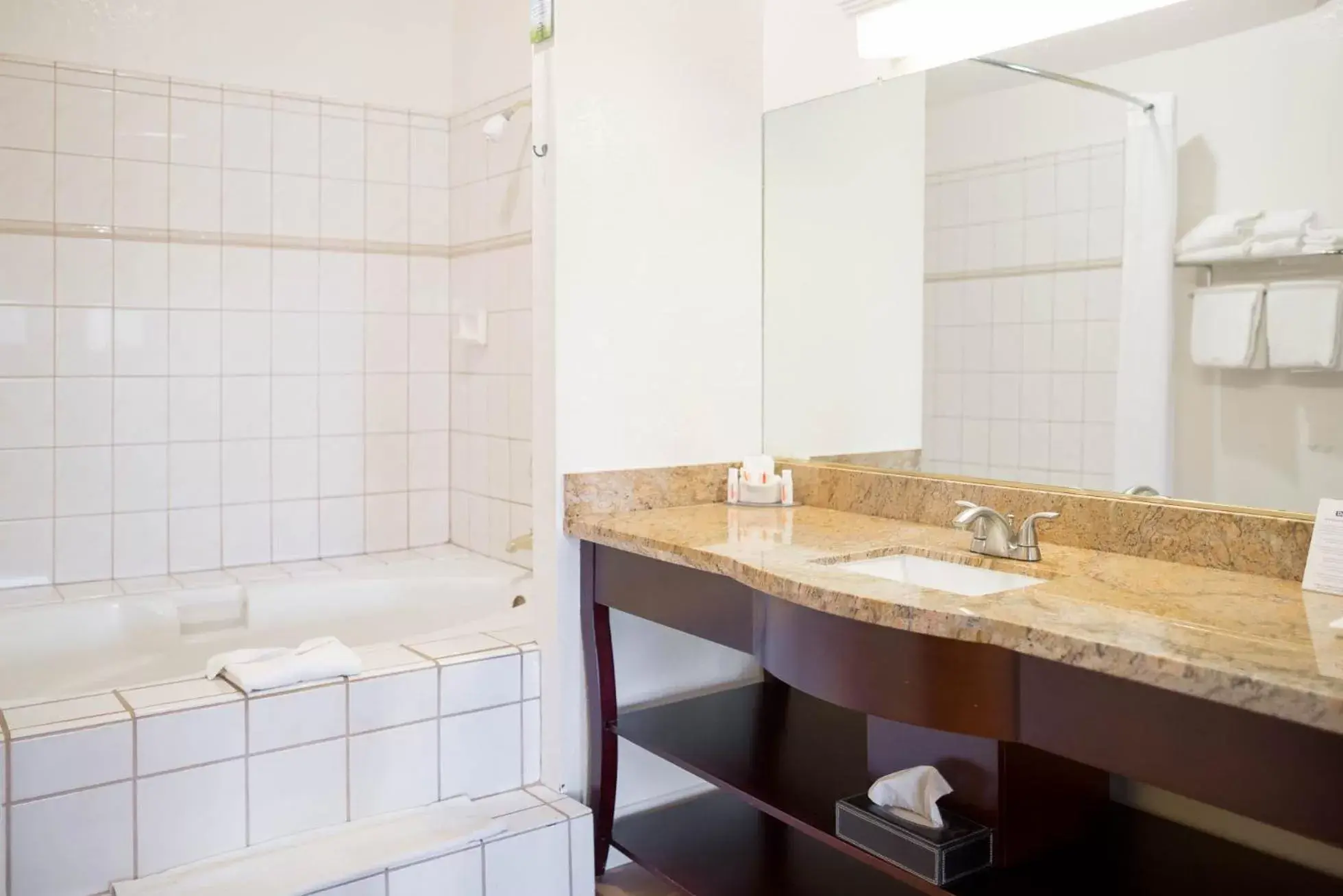 Bathroom in Hotel Solares