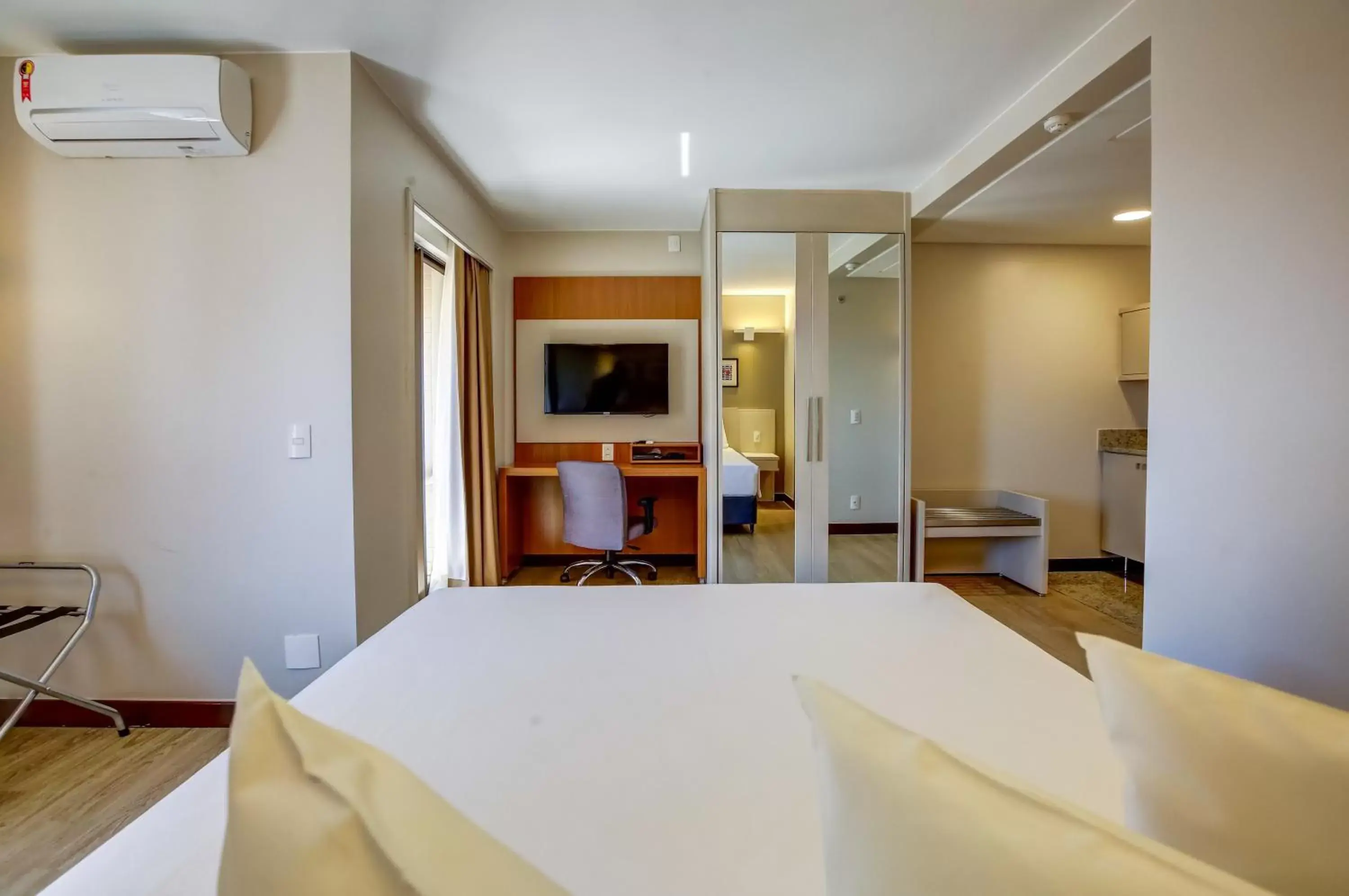 Area and facilities, Dining Area in Comfort Suites Brasília