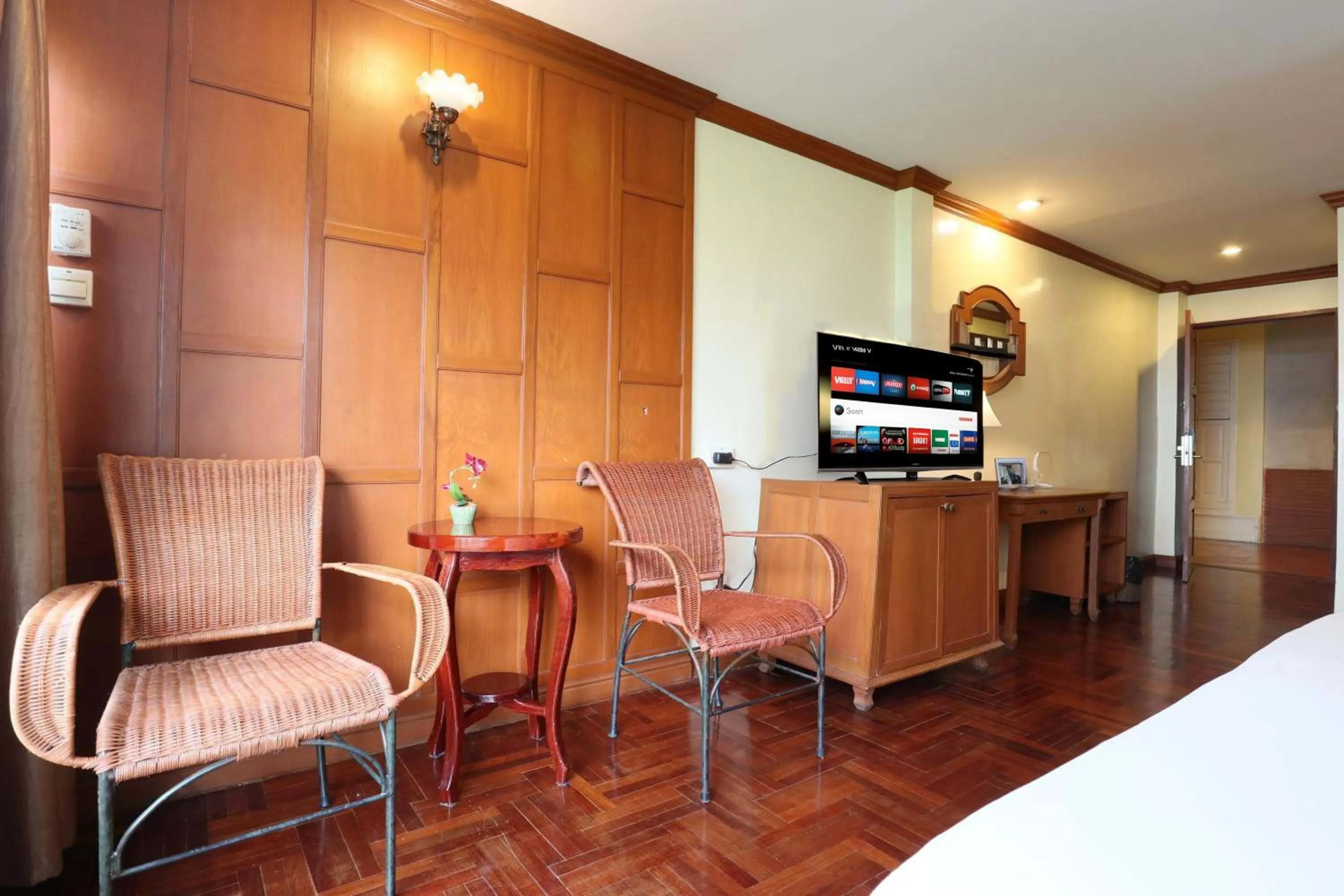 TV and multimedia, Bed in Royal Ivory Sukhumvit Nana