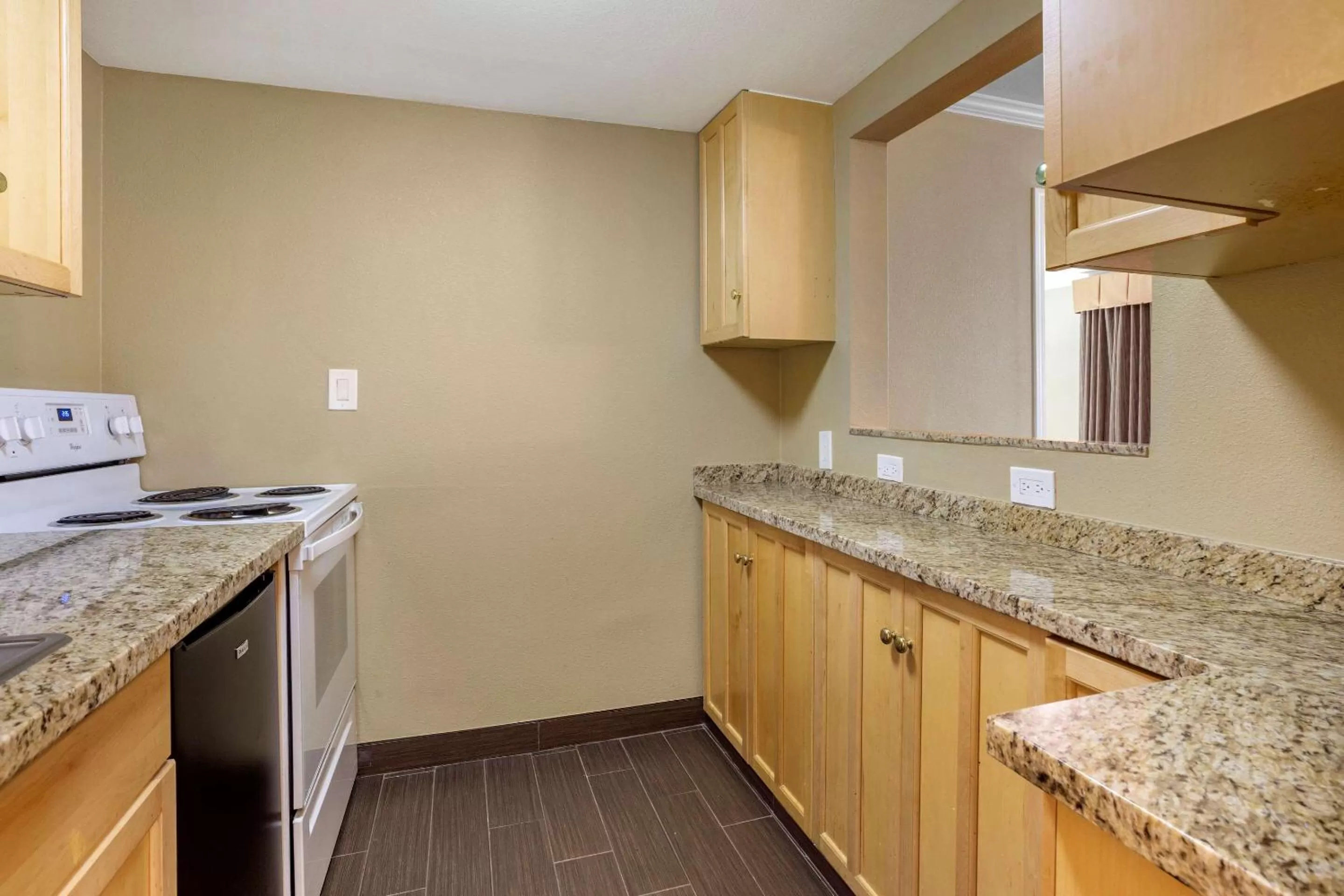 Kitchen or kitchenette in Comfort Inn Sunnyvale - Silicon Valley