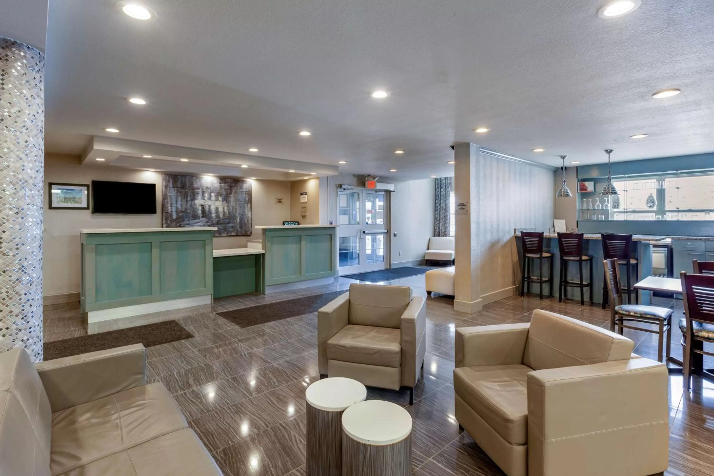 Lobby or reception in Best Western Plus Woodstock Inn & Suites