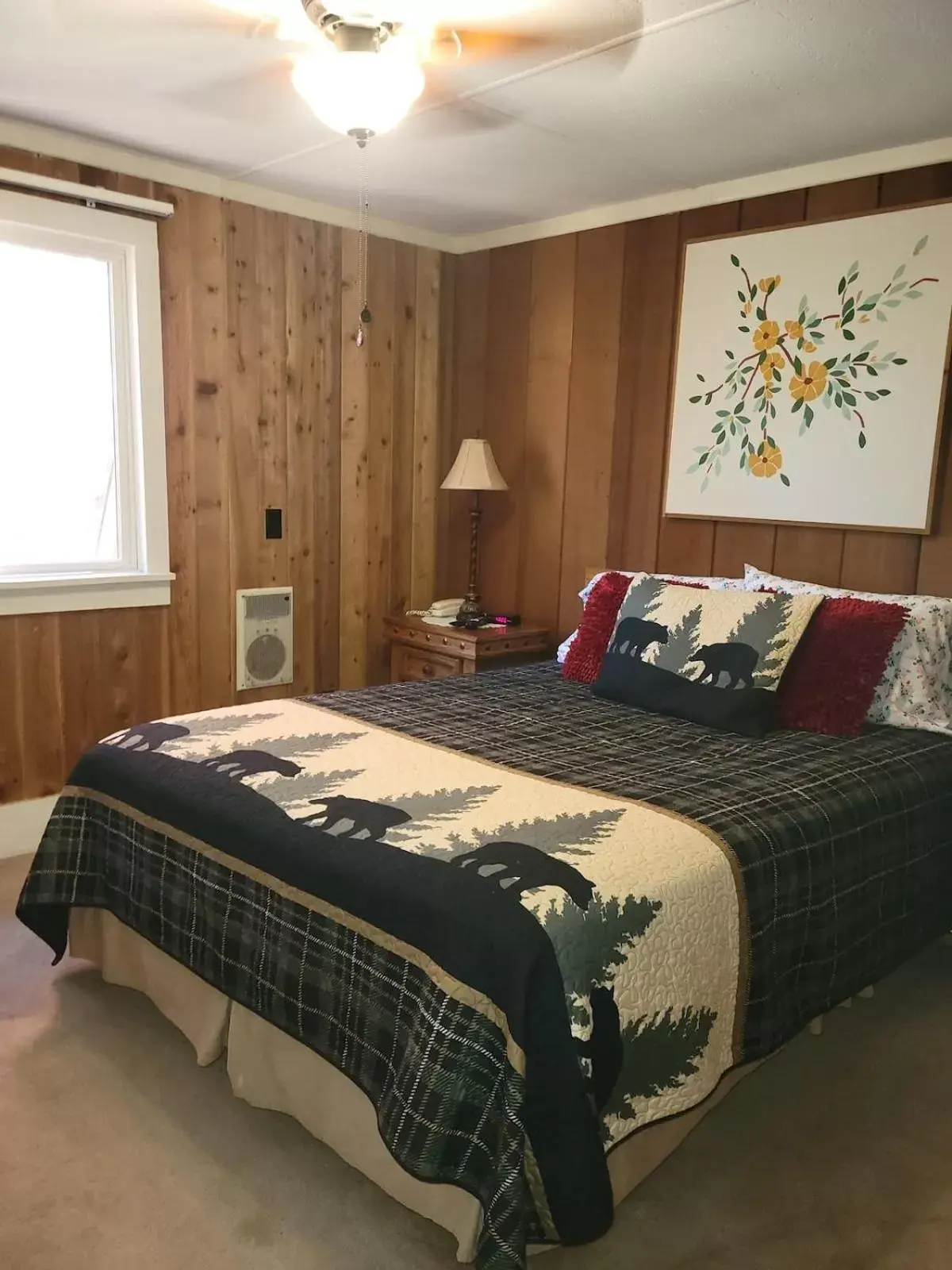 Bedroom, Bed in Cedar Village Condominiums